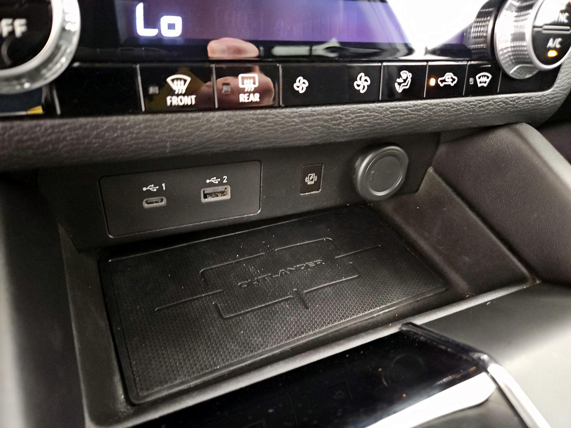 Thumbnail: 2022 Mitsubishi Outlander - 19