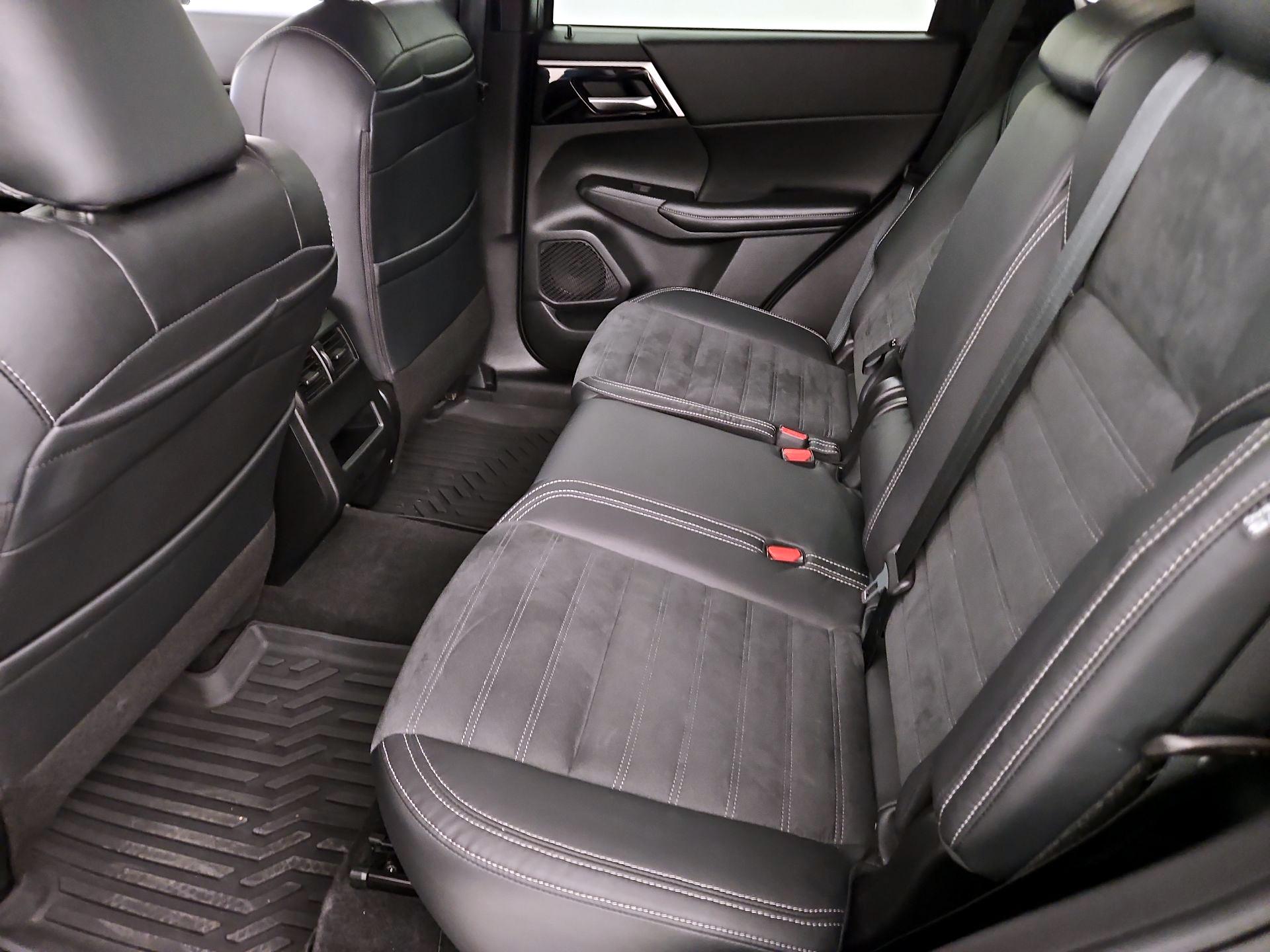 Thumbnail: 2022 Mitsubishi Outlander - 20