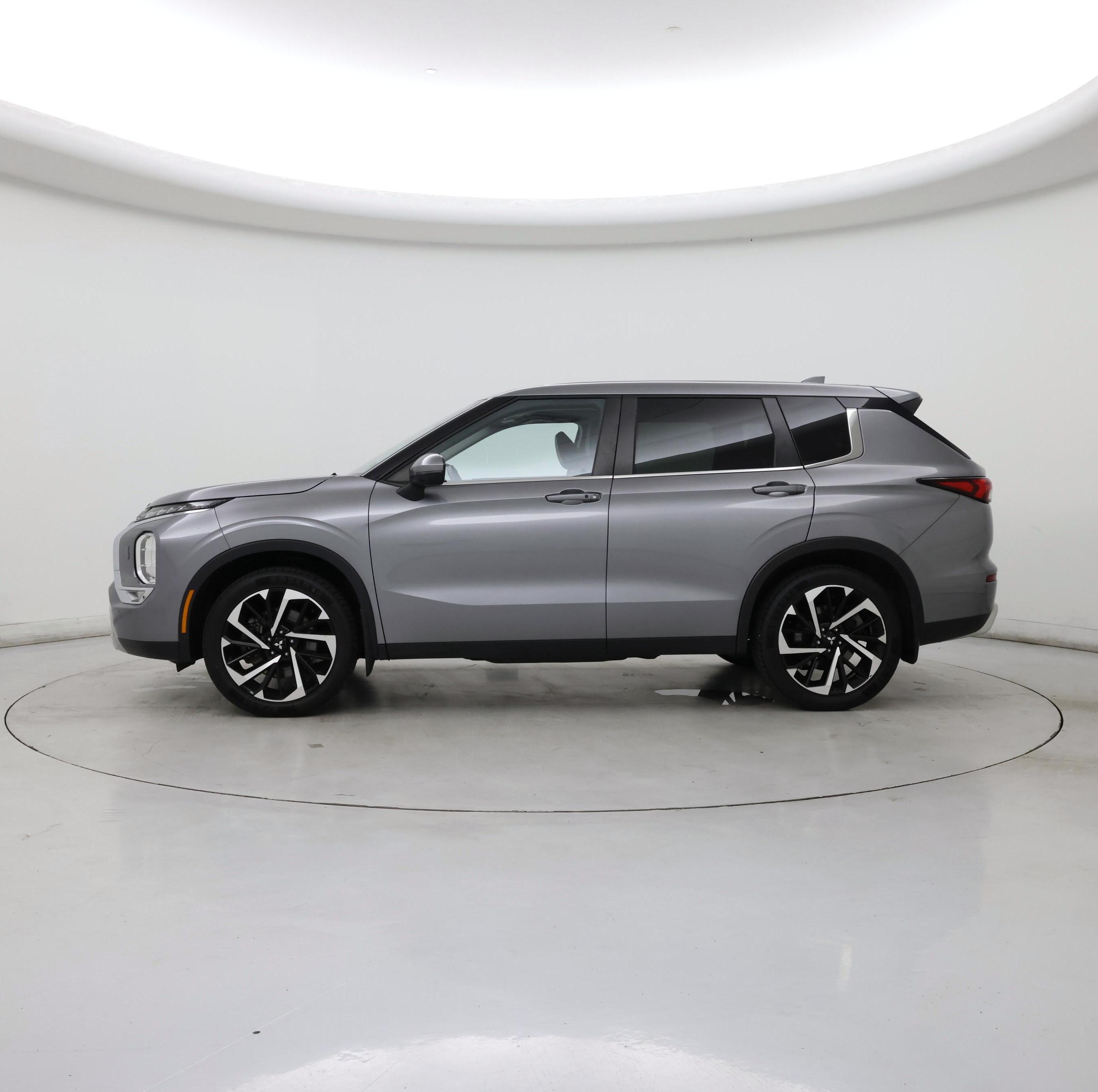 Thumbnail: 2022 Mitsubishi Outlander - 3