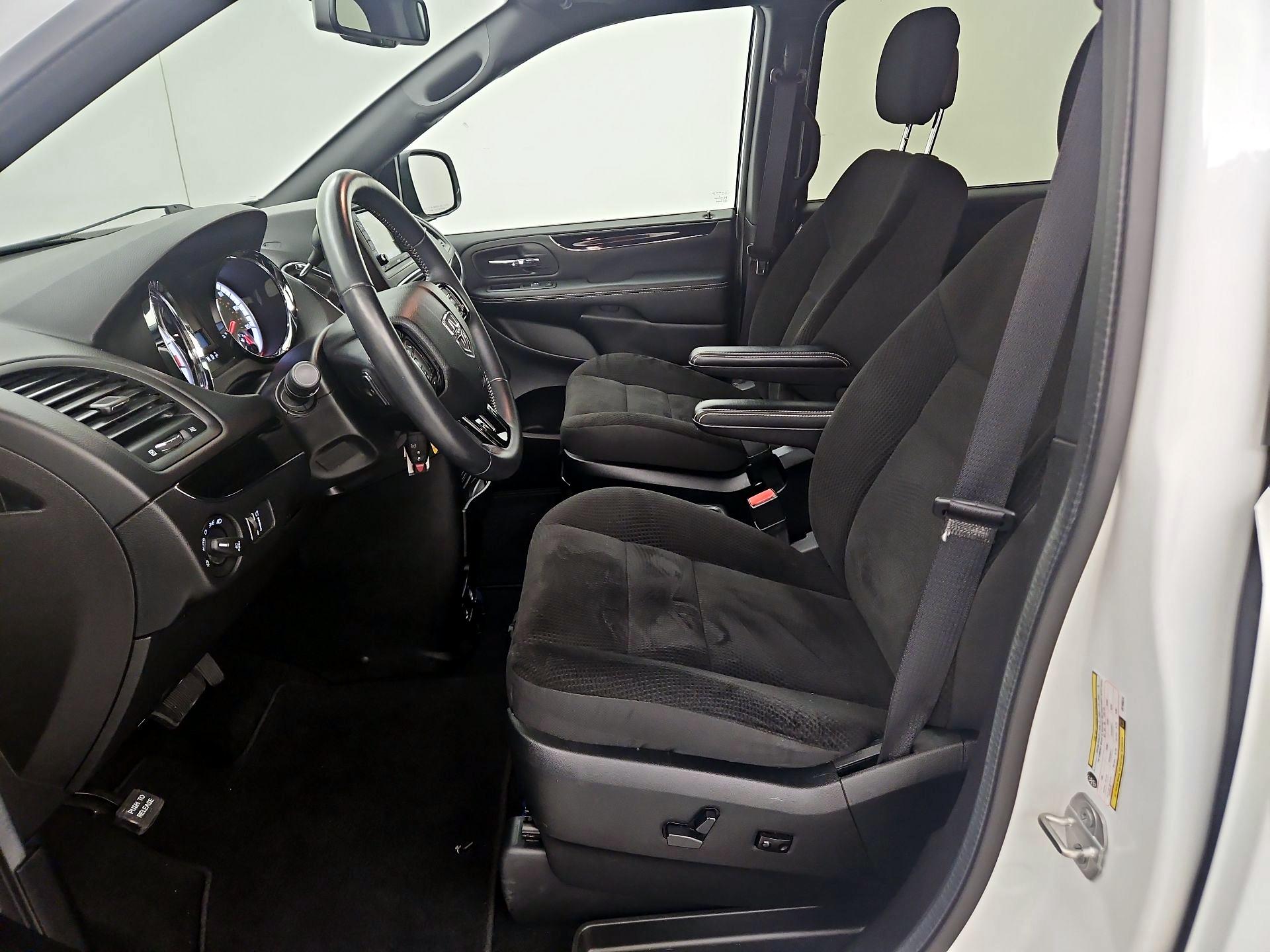 Thumbnail: 2018 Dodge Grand Caravan - 11