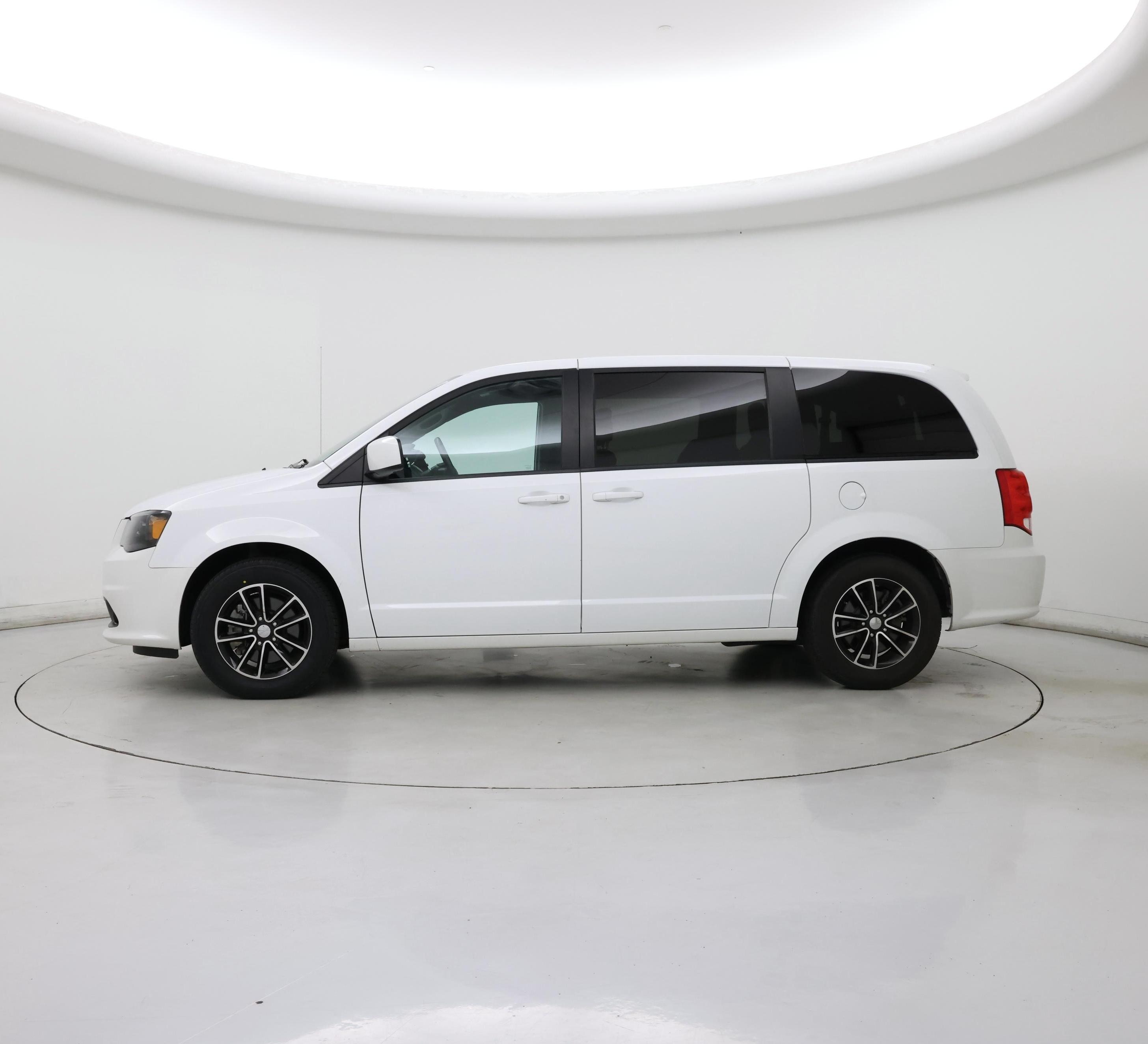 Thumbnail: 2018 Dodge Grand Caravan - 3