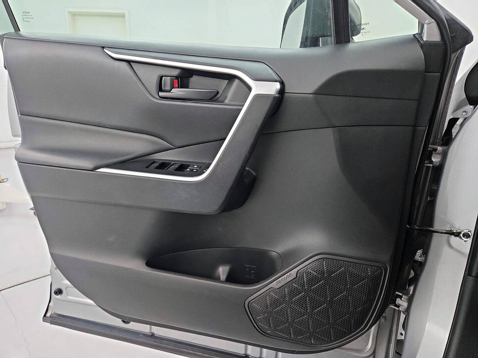 Thumbnail: 2022 Toyota RAV4 - 12