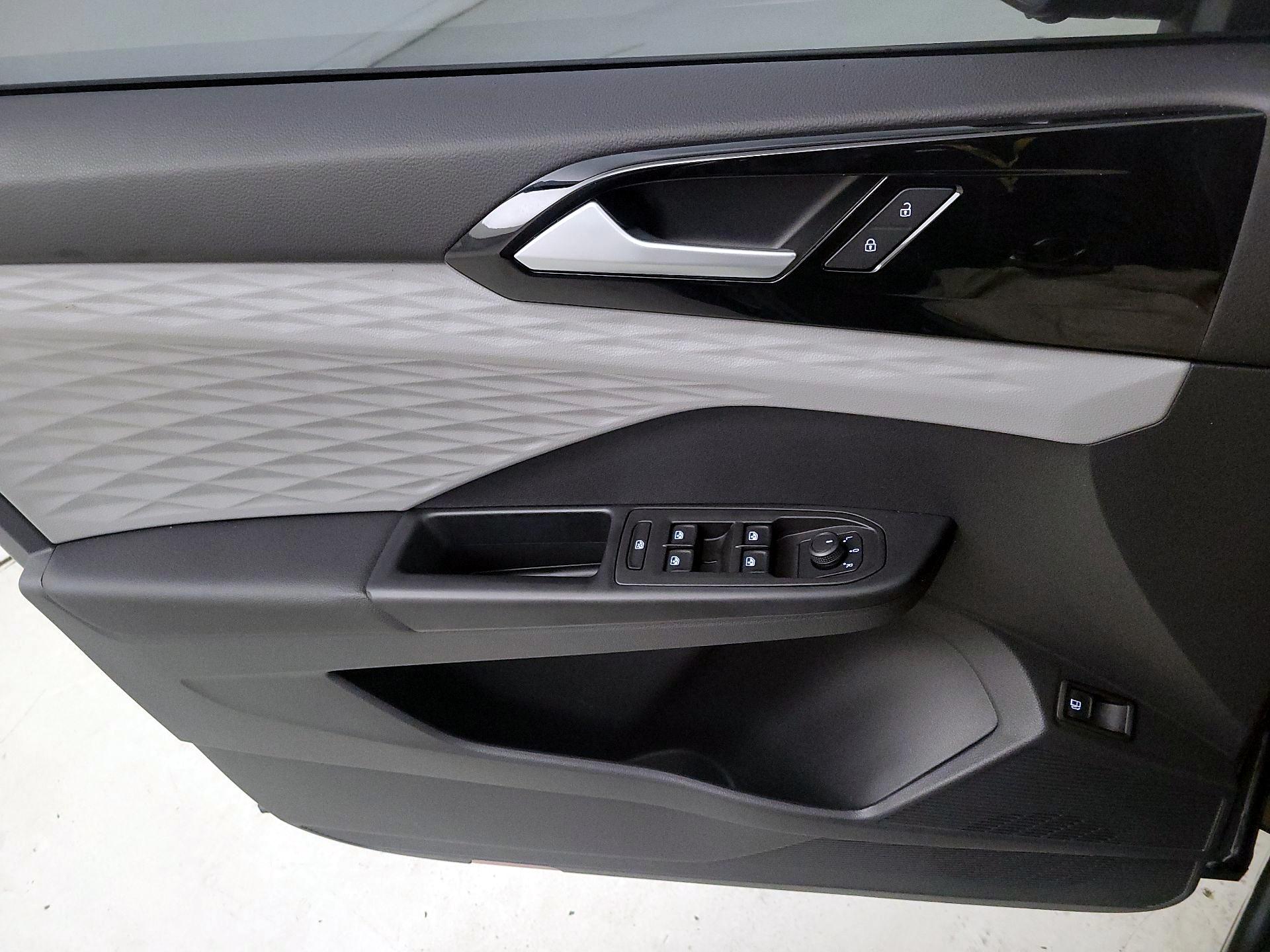 Thumbnail: 2023 Volkswagen Taos - 12