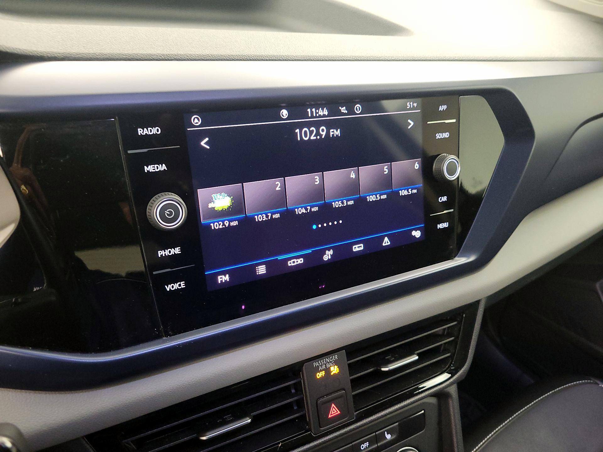 Thumbnail: 2022 Volkswagen Taos - 15