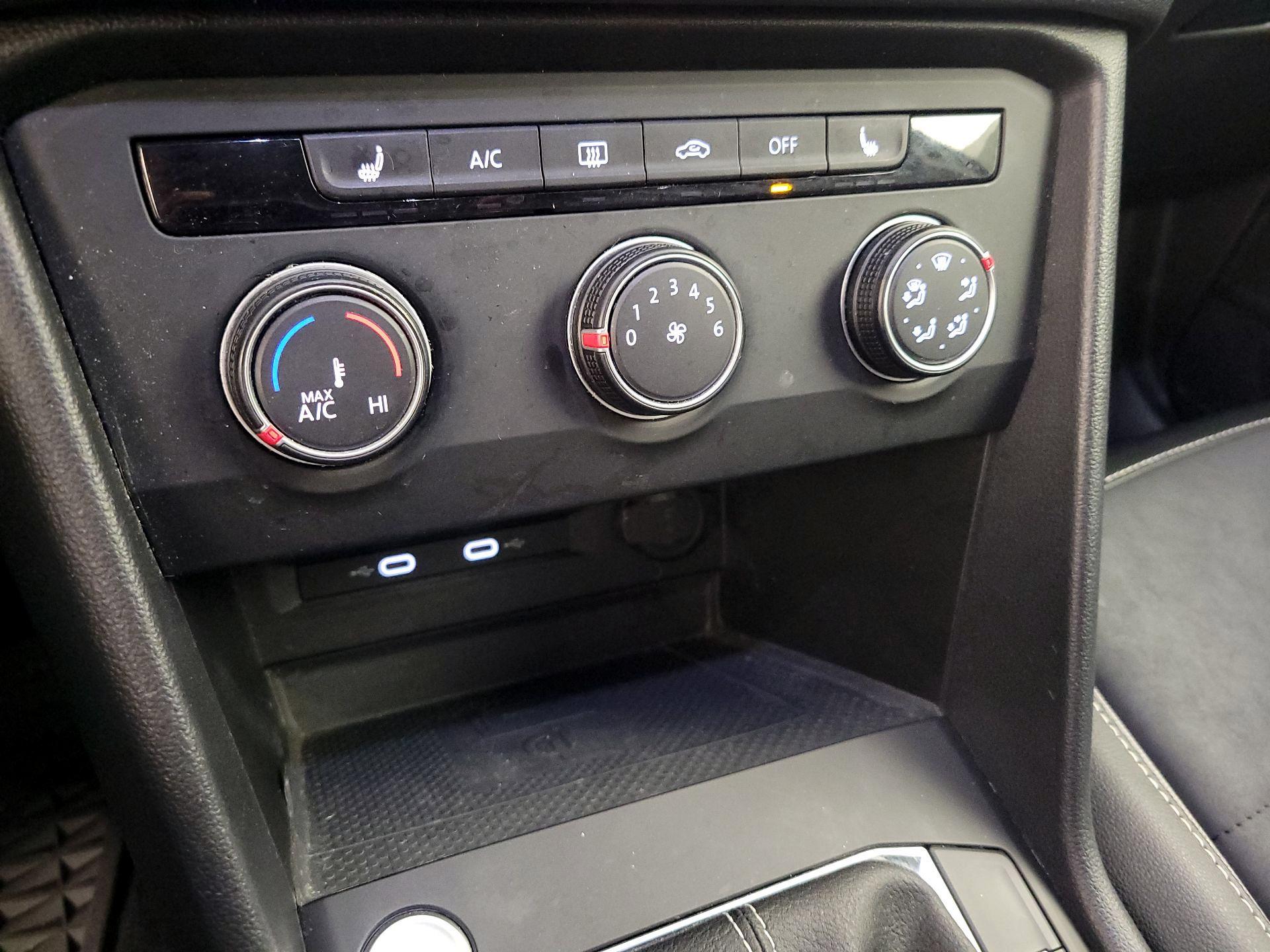 Thumbnail: 2022 Volkswagen Taos - 16