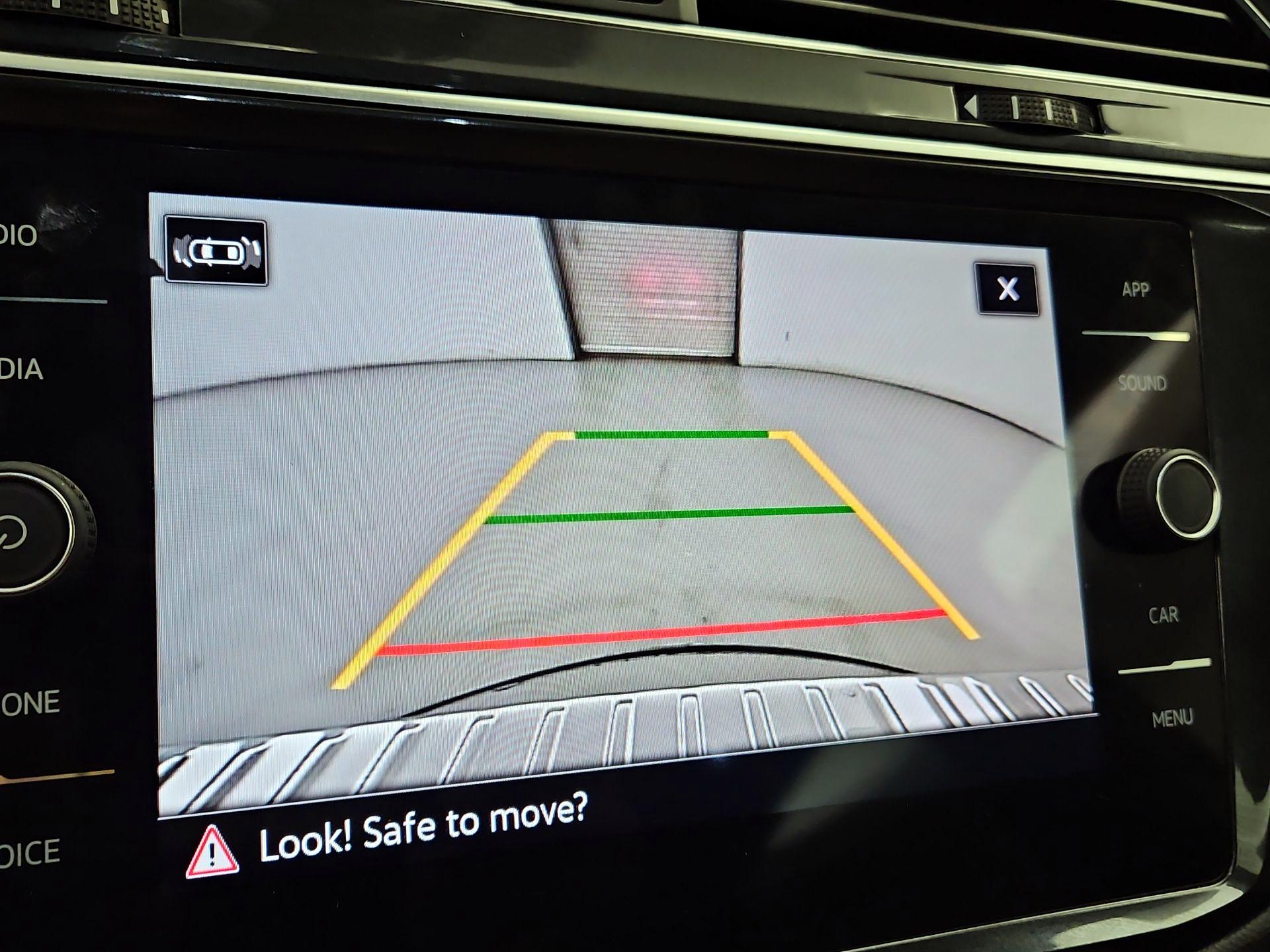 Thumbnail: 2022 Volkswagen Tiguan - 14