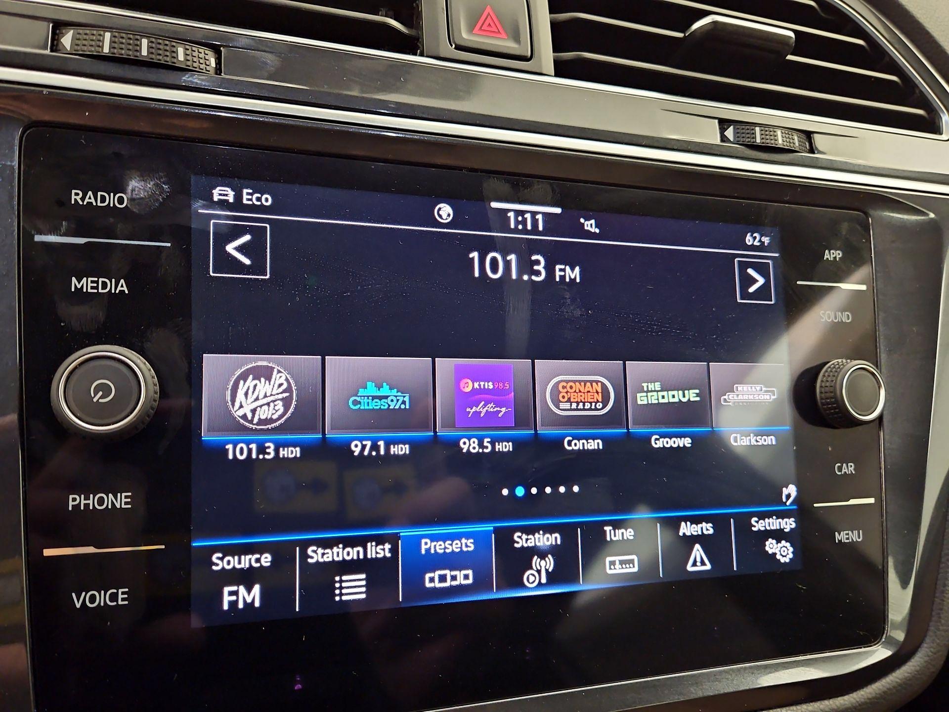 Thumbnail: 2022 Volkswagen Tiguan - 15