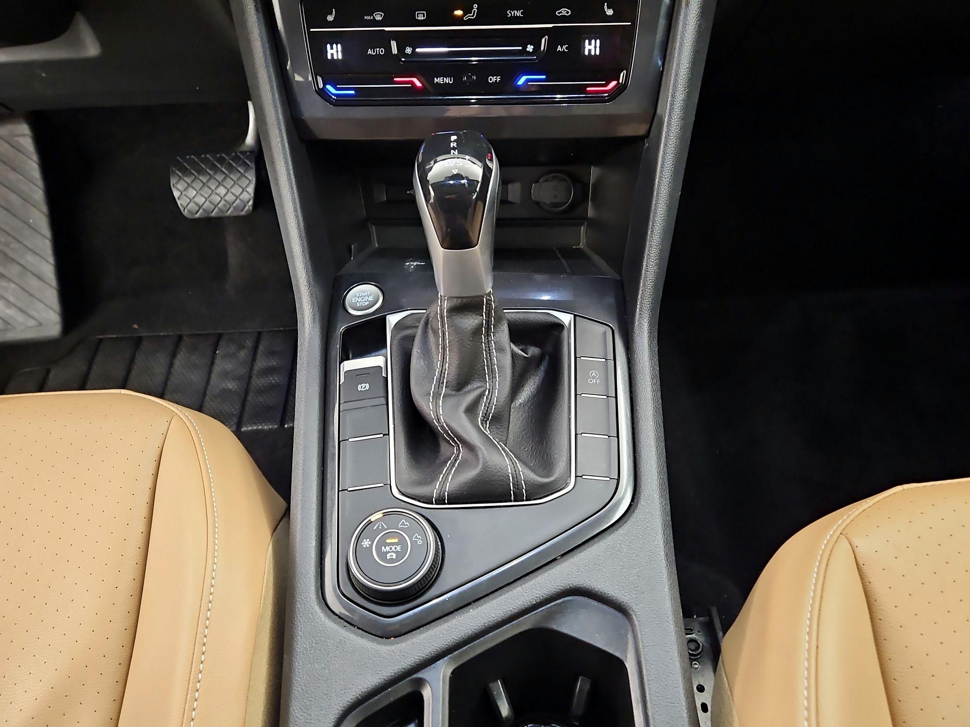 Thumbnail: 2022 Volkswagen Tiguan - 17