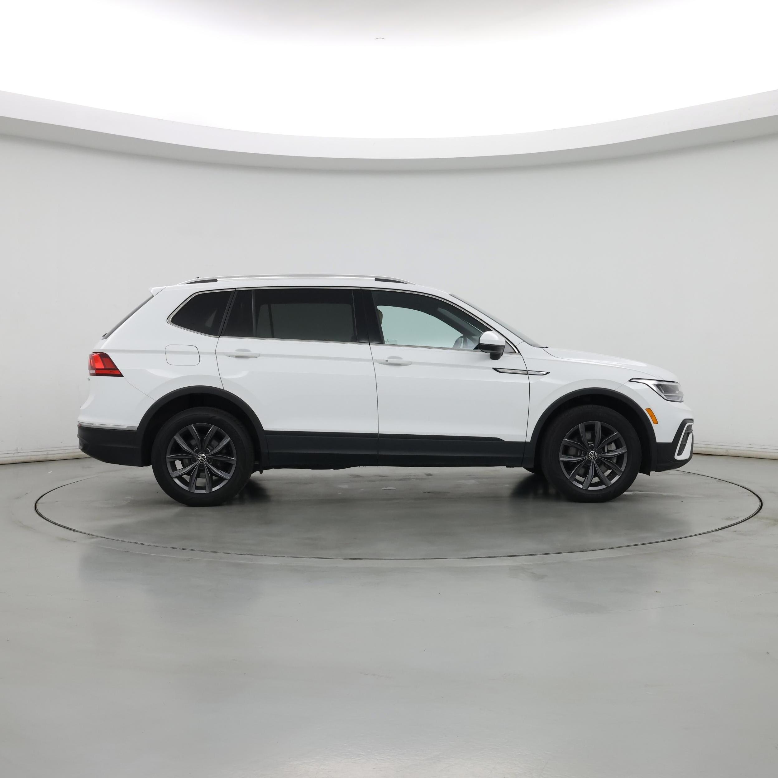 Thumbnail: 2022 Volkswagen Tiguan - 7