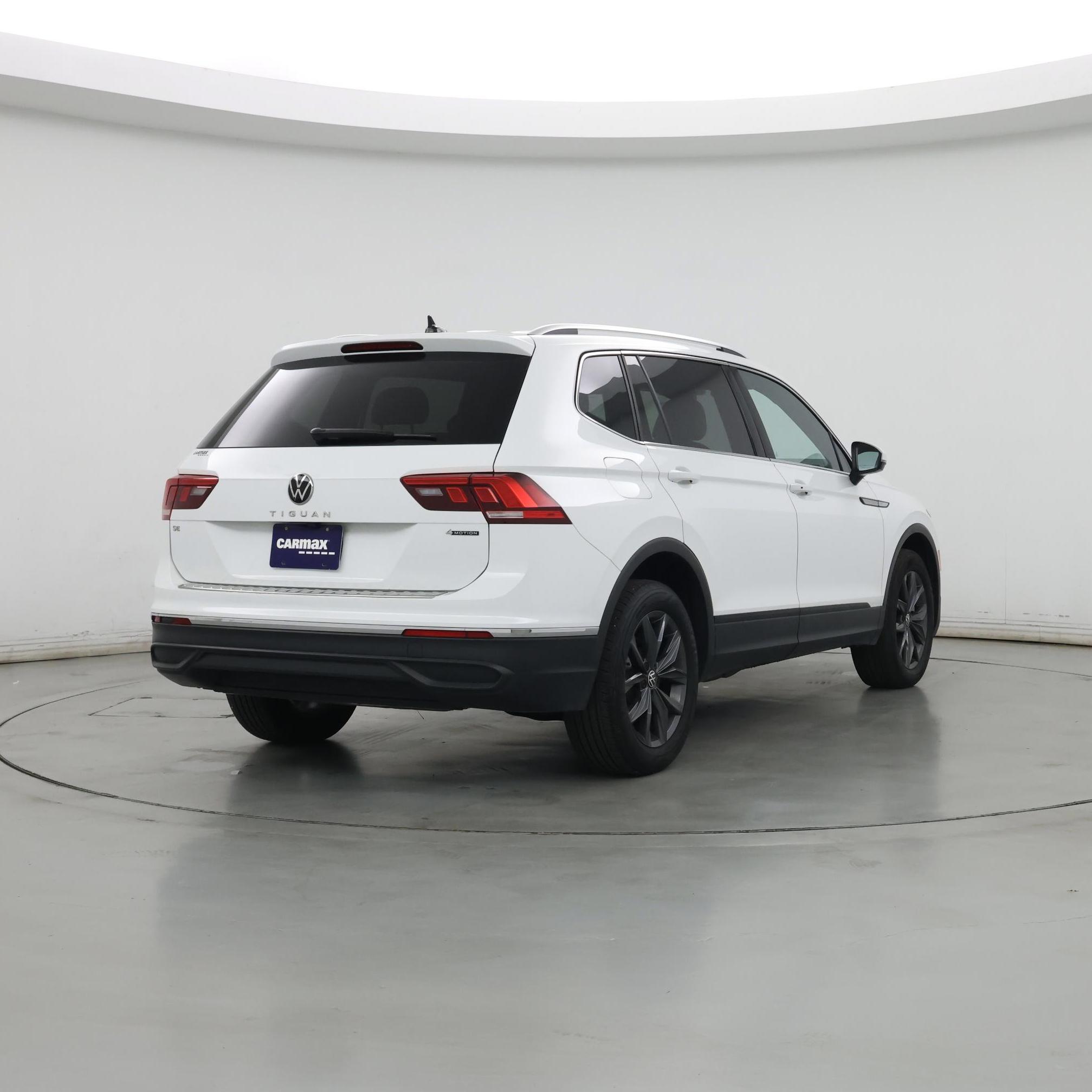 Thumbnail: 2022 Volkswagen Tiguan - 8
