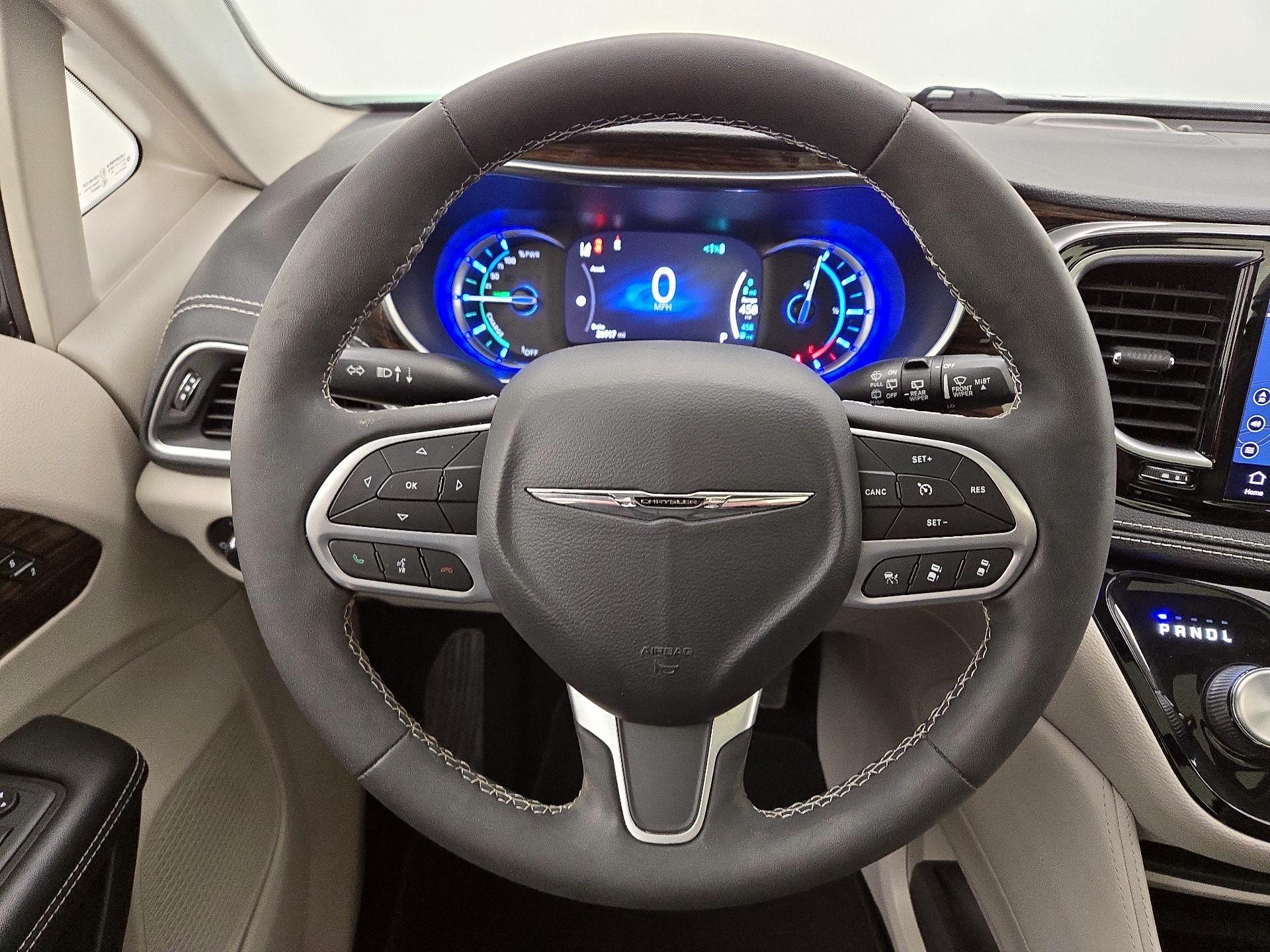 Thumbnail: 2023 Chrysler Pacifica - 10