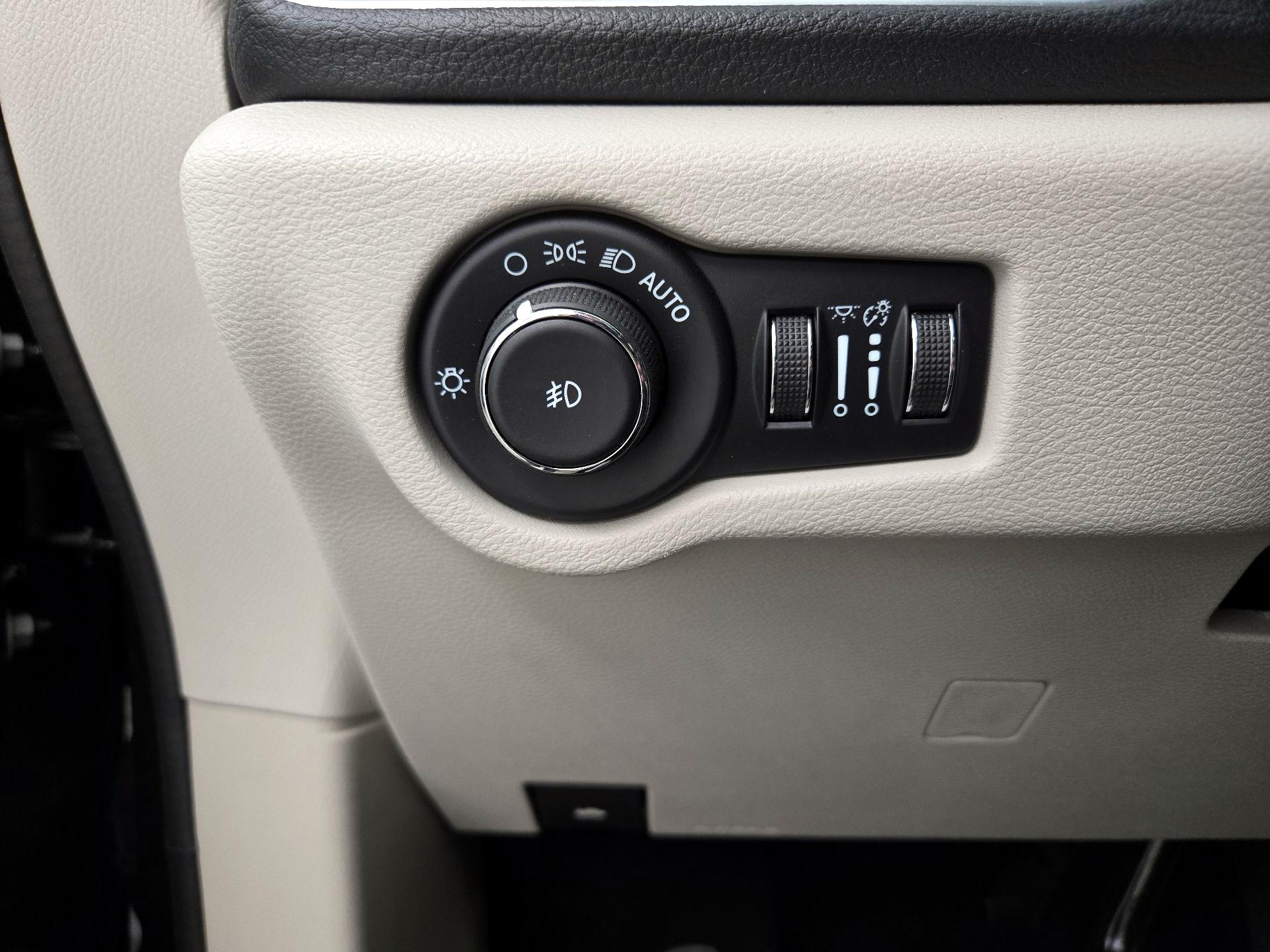 Thumbnail: 2023 Chrysler Pacifica - 13