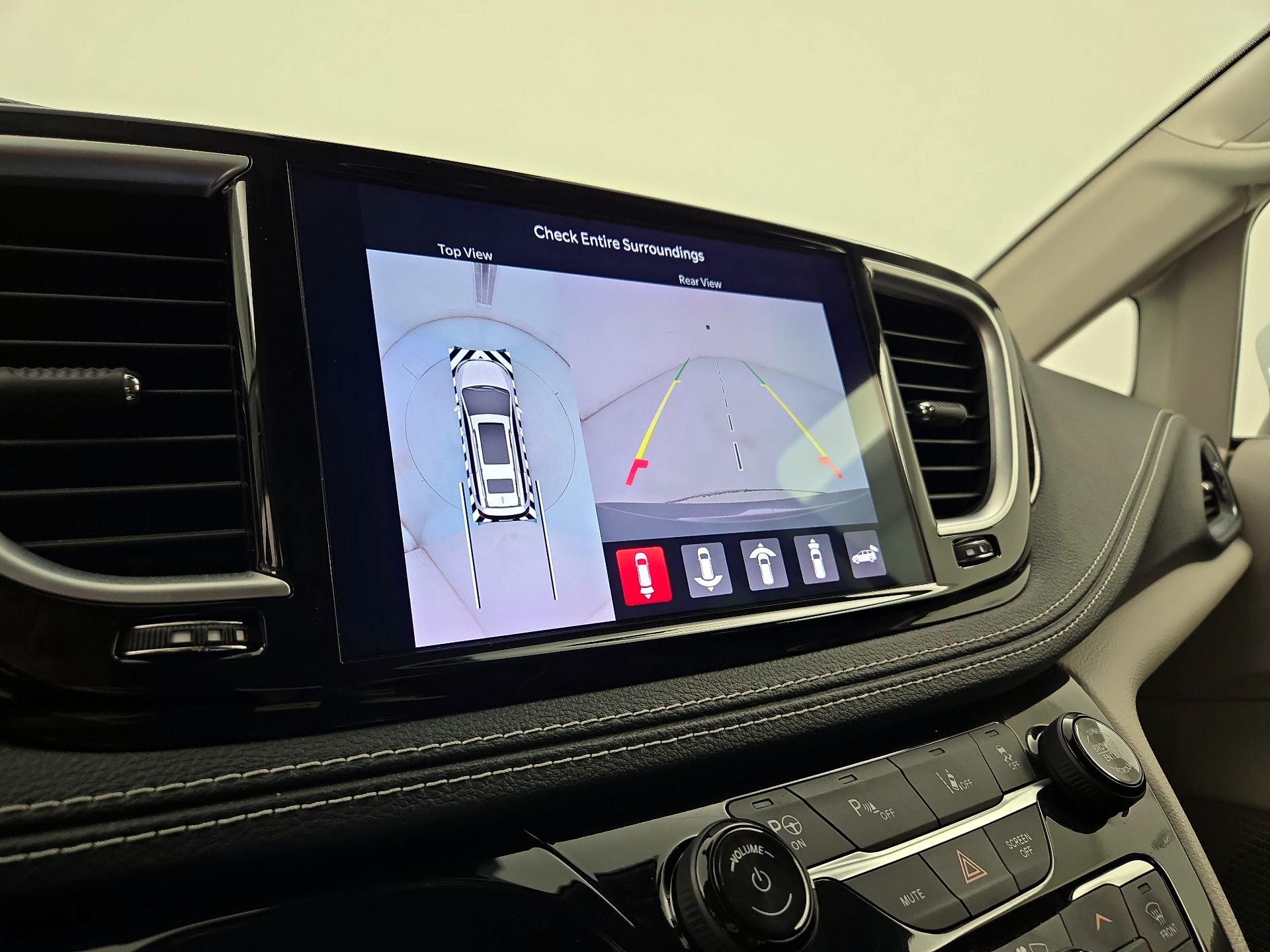 Thumbnail: 2023 Chrysler Pacifica - 15