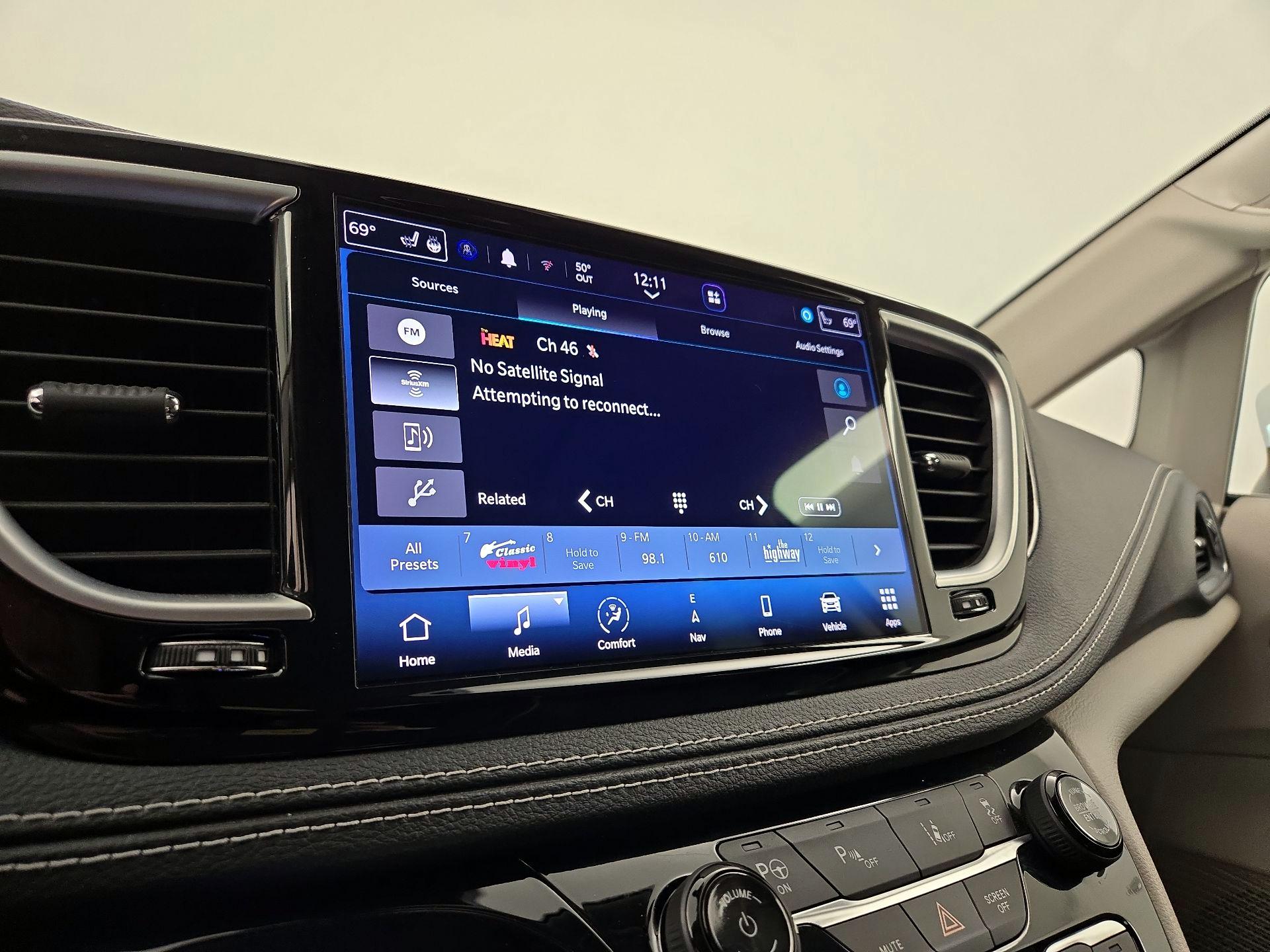 Thumbnail: 2023 Chrysler Pacifica - 16