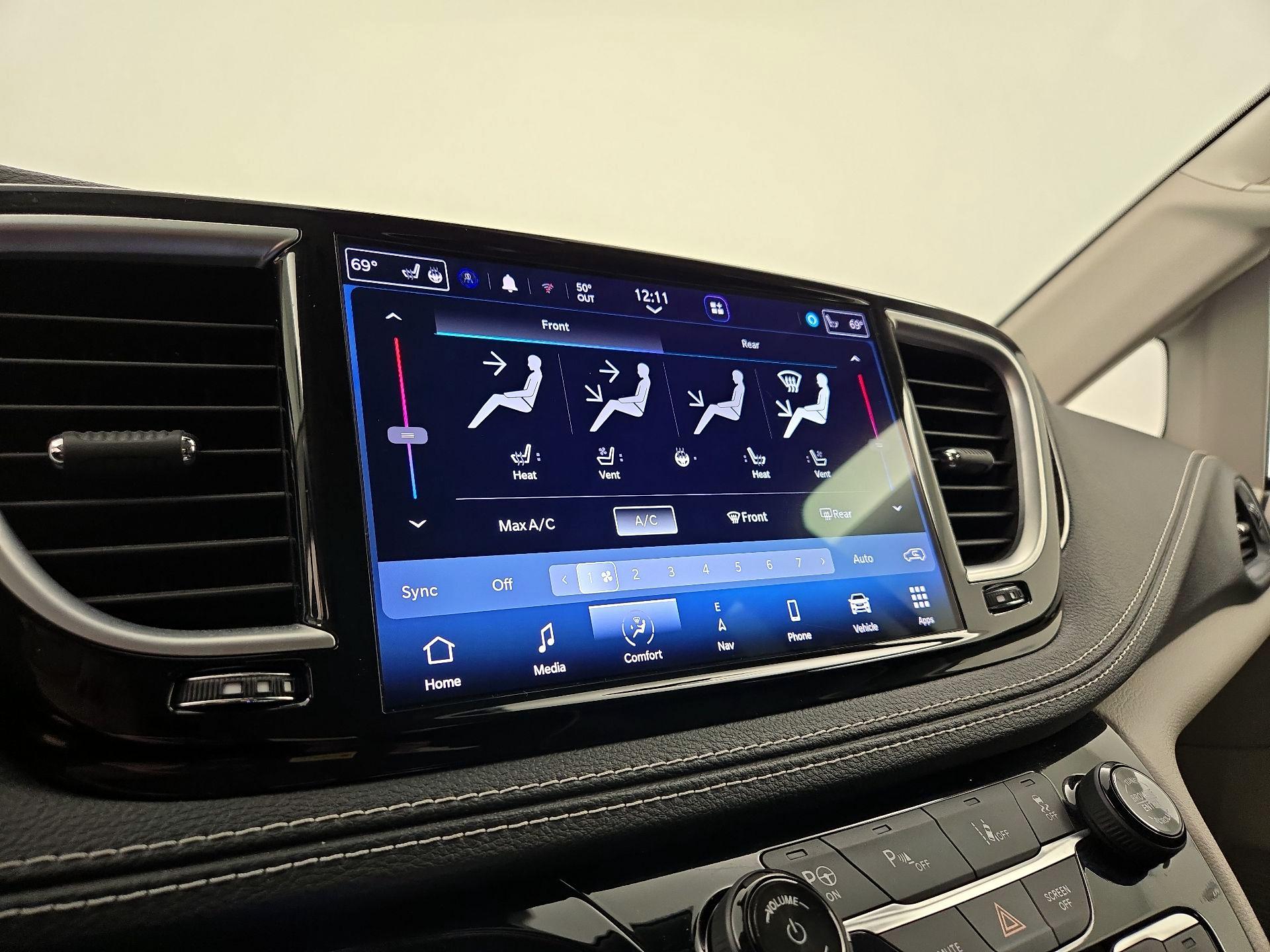 Thumbnail: 2023 Chrysler Pacifica - 17