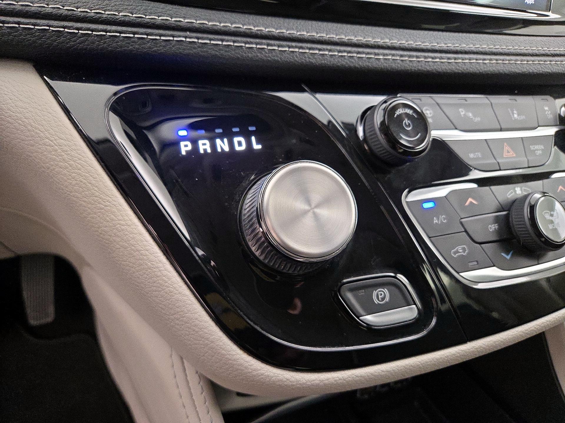 Thumbnail: 2023 Chrysler Pacifica - 18