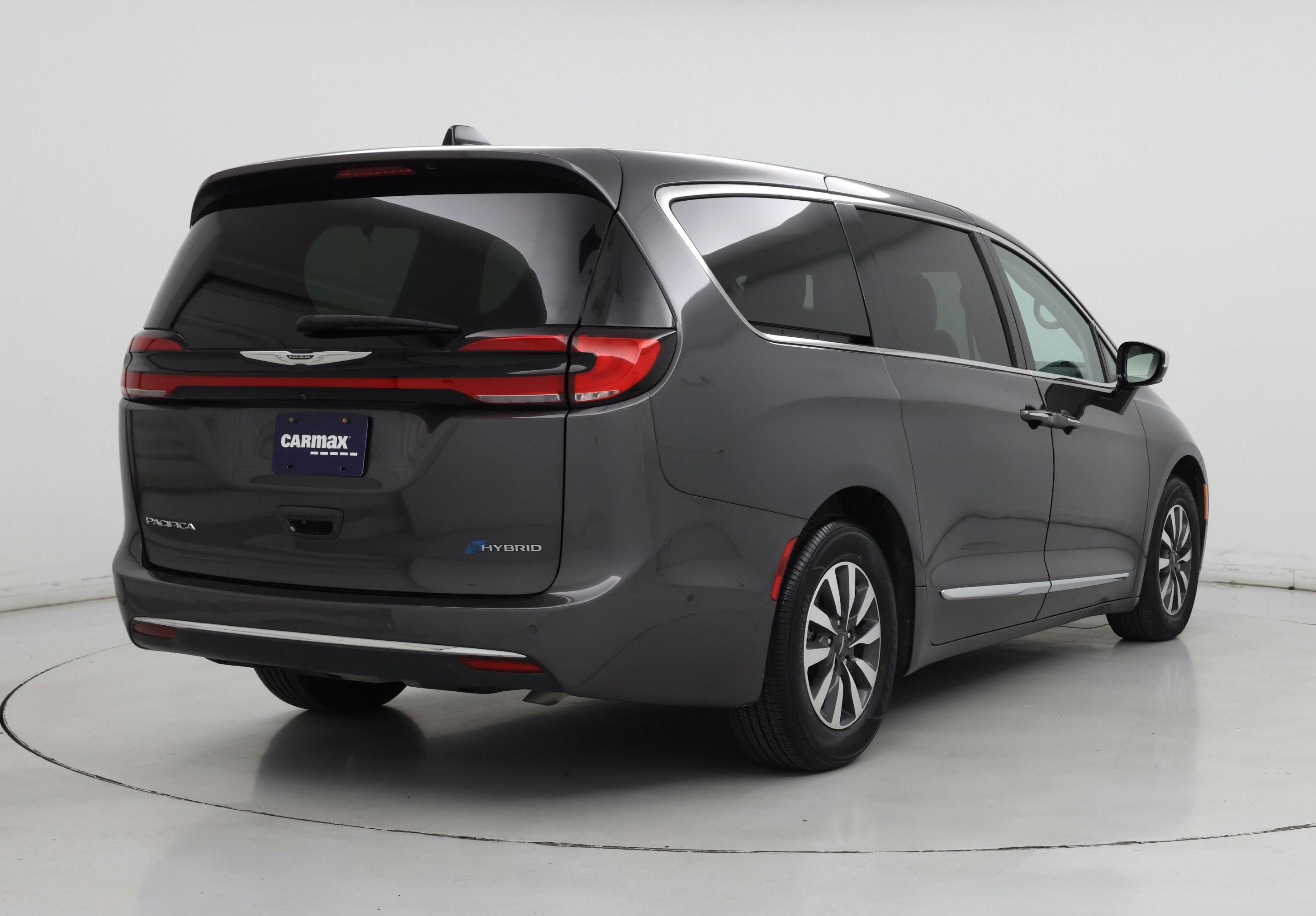 Thumbnail: 2023 Chrysler Pacifica - 8