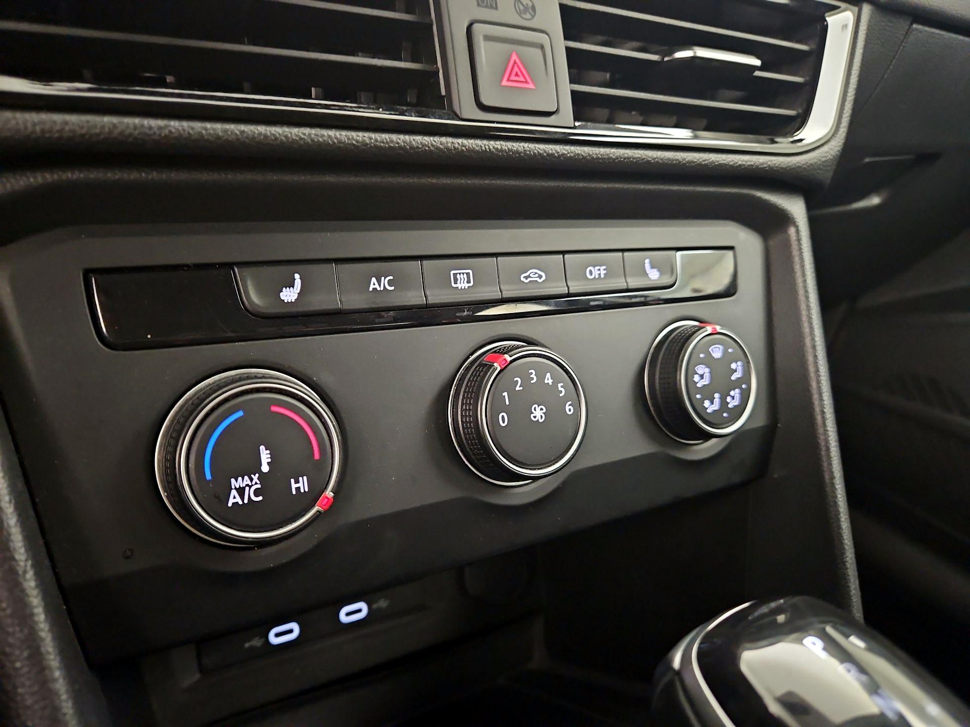 Thumbnail: 2022 Volkswagen Taos - 16