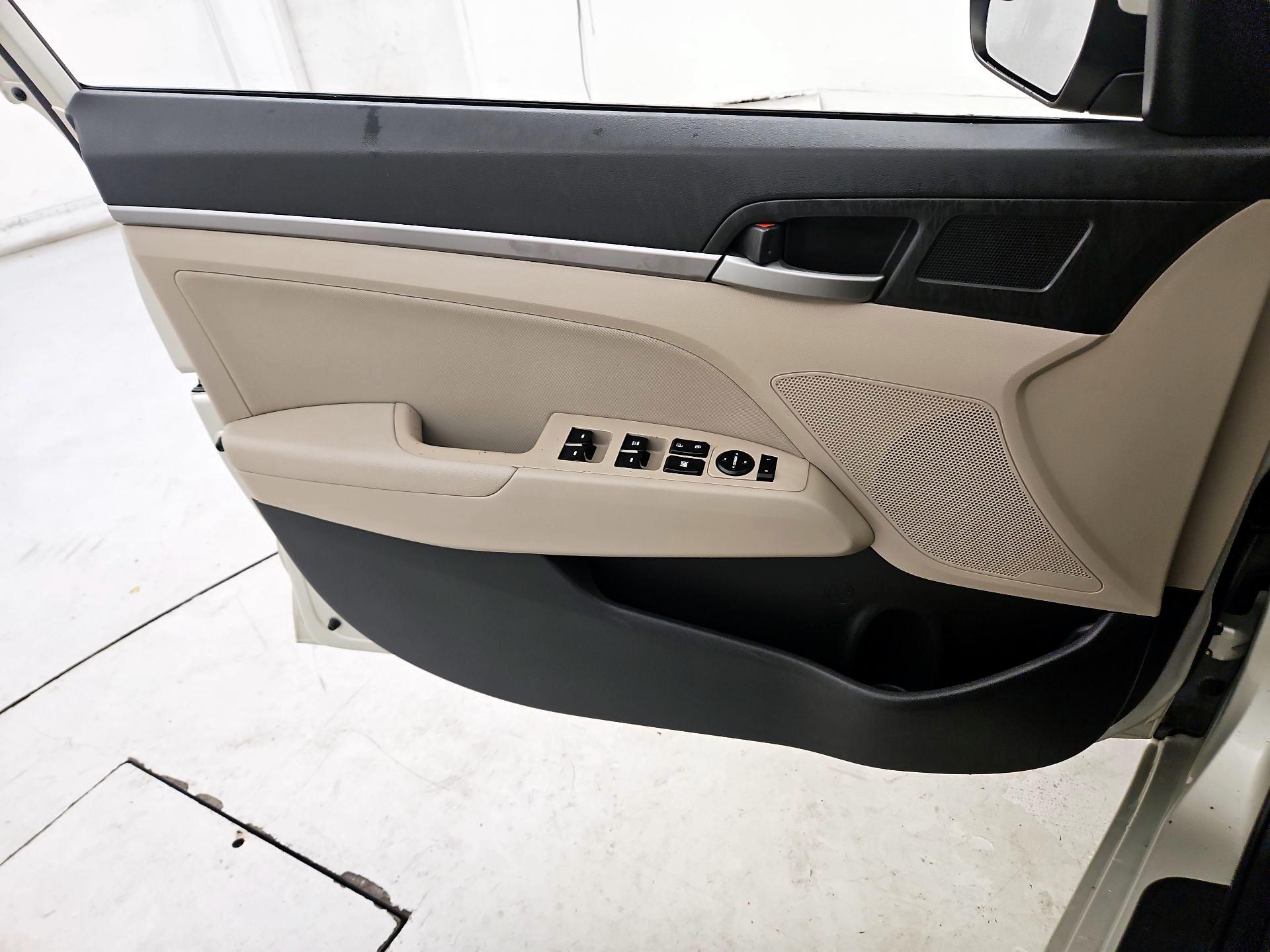 Thumbnail: 2017 Hyundai Elantra - 12