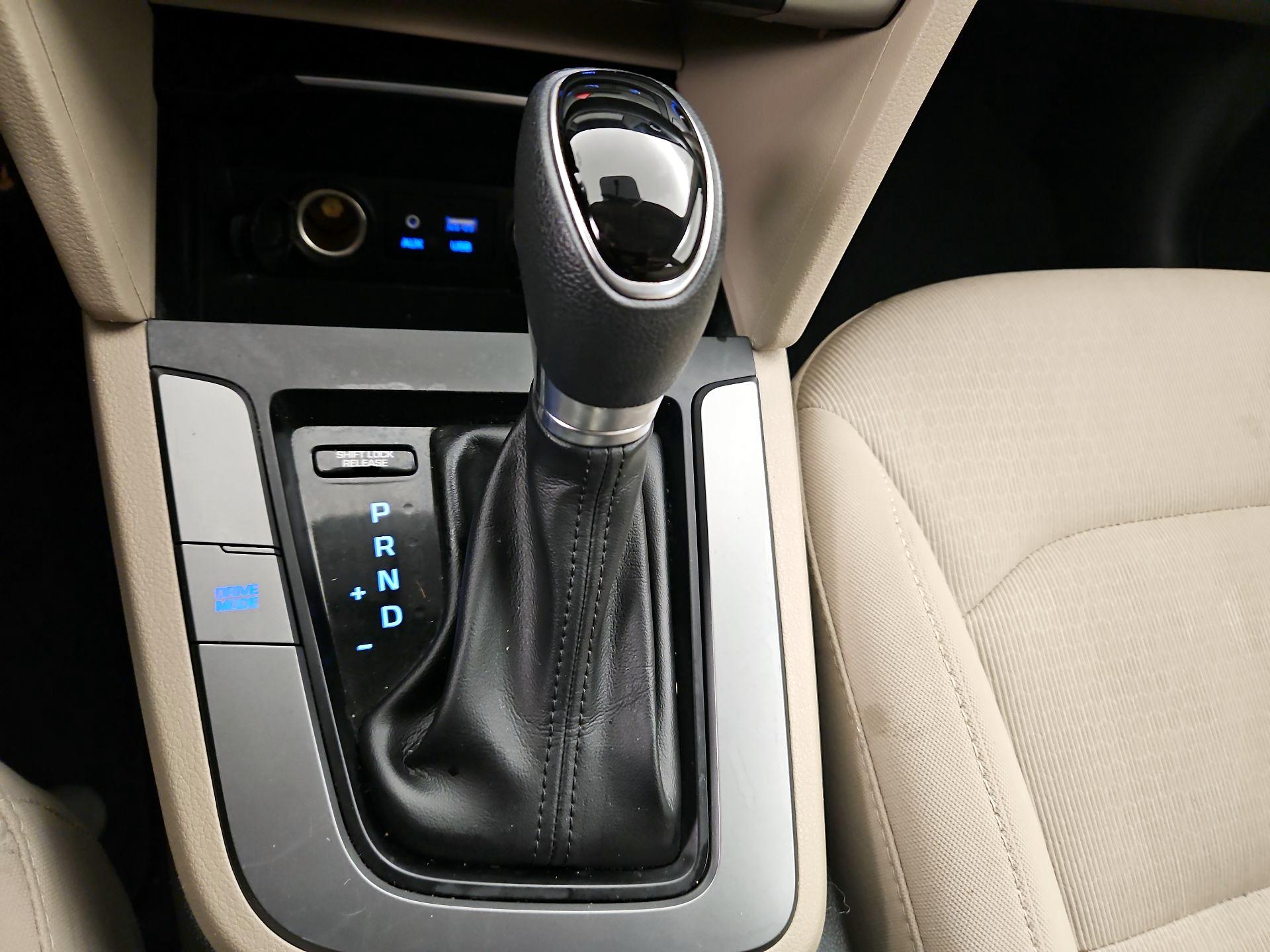 Thumbnail: 2017 Hyundai Elantra - 17