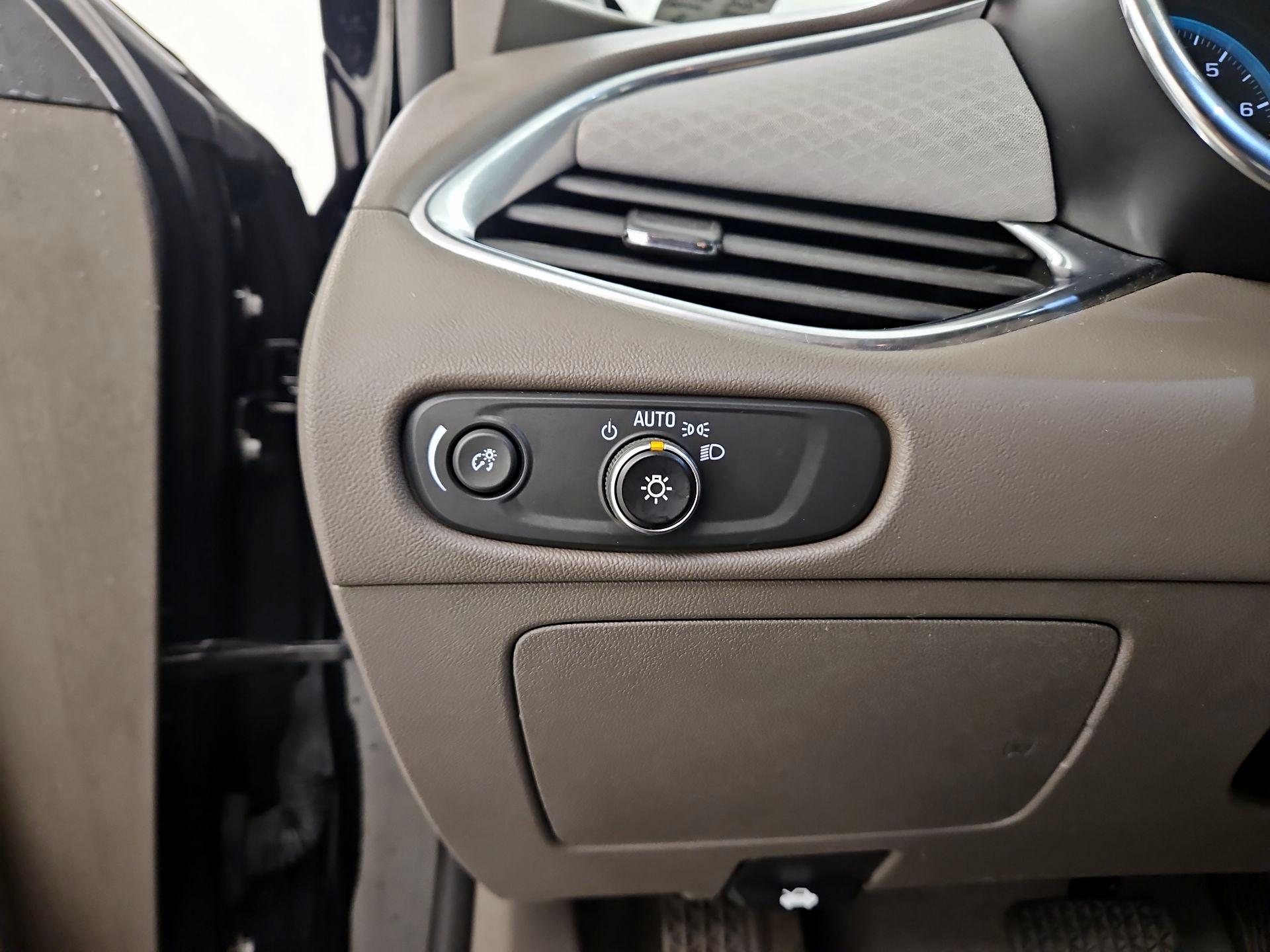 Thumbnail: 2020 Chevrolet Malibu - 13