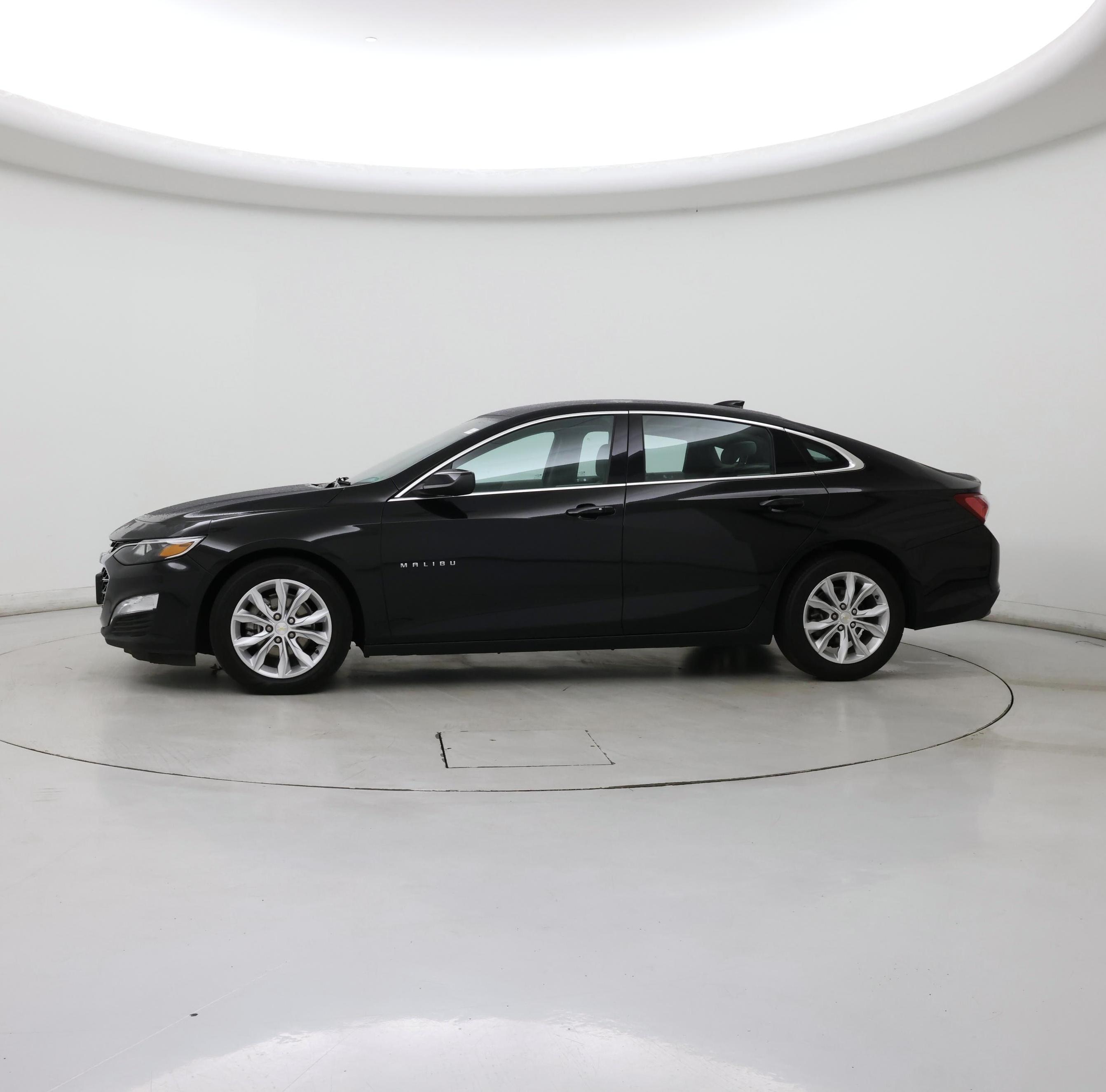 Thumbnail: 2020 Chevrolet Malibu - 3