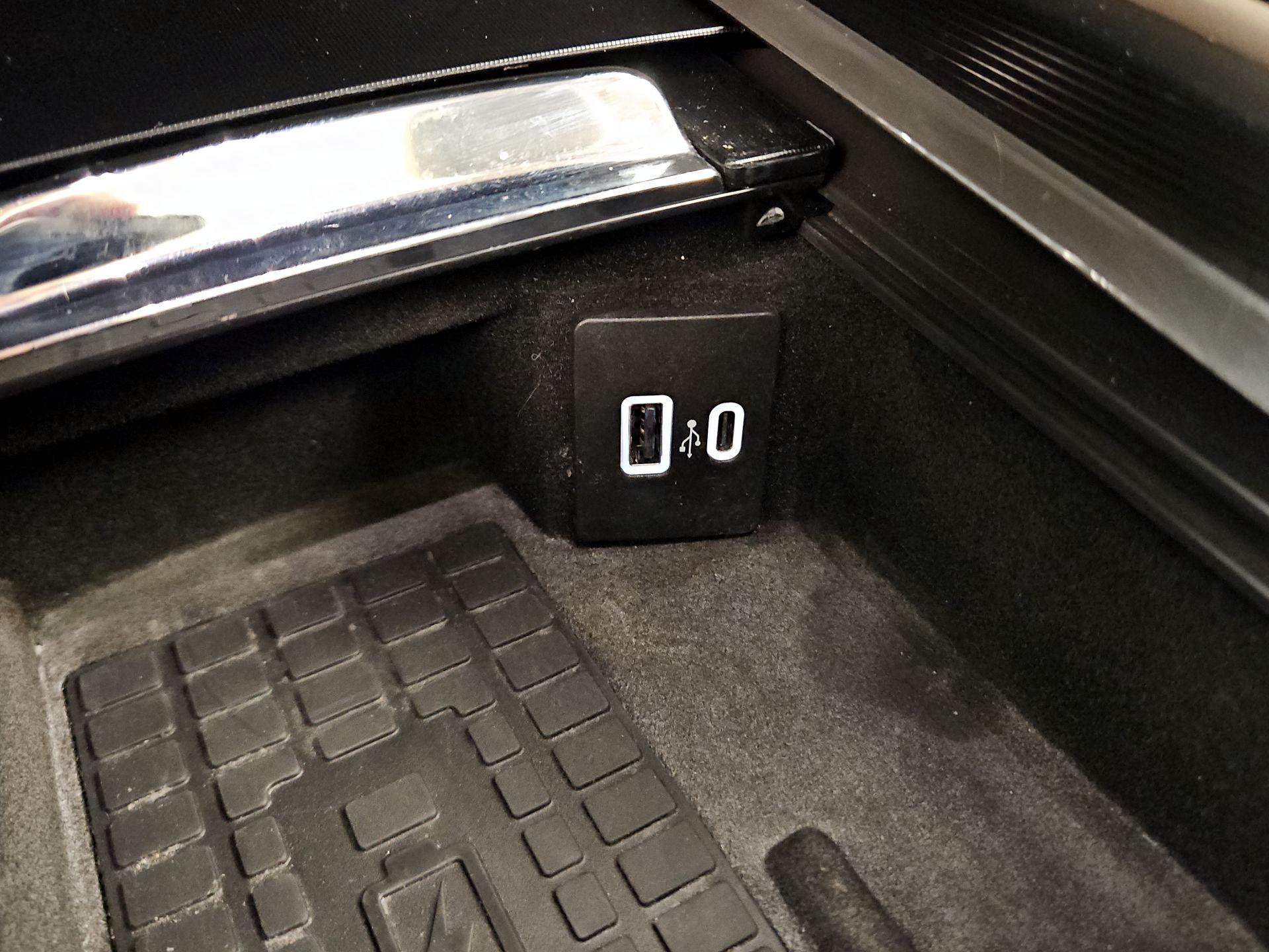 Thumbnail: 2023 Lincoln Corsair - 19