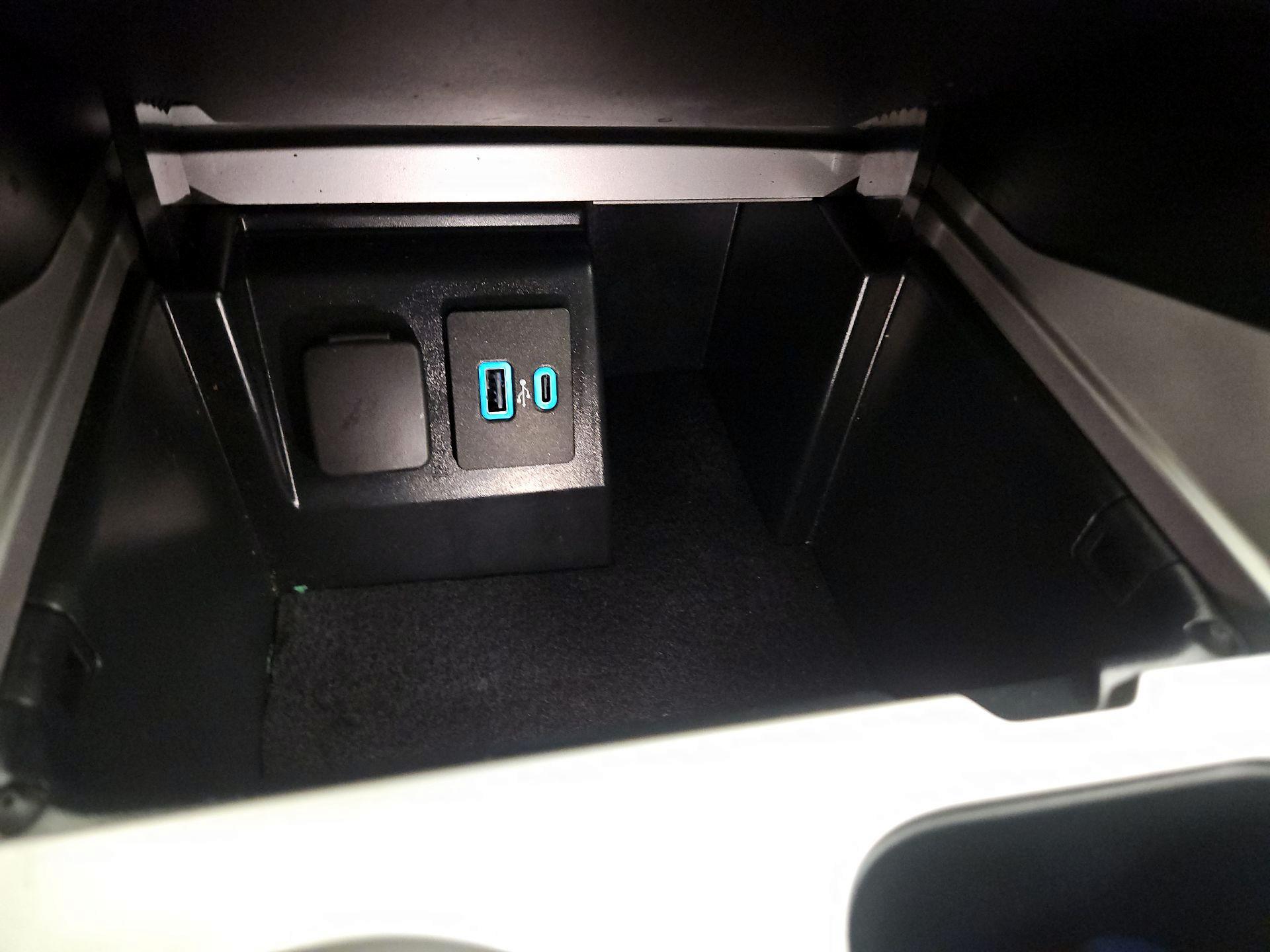 Thumbnail: 2022 Ford Explorer - 18