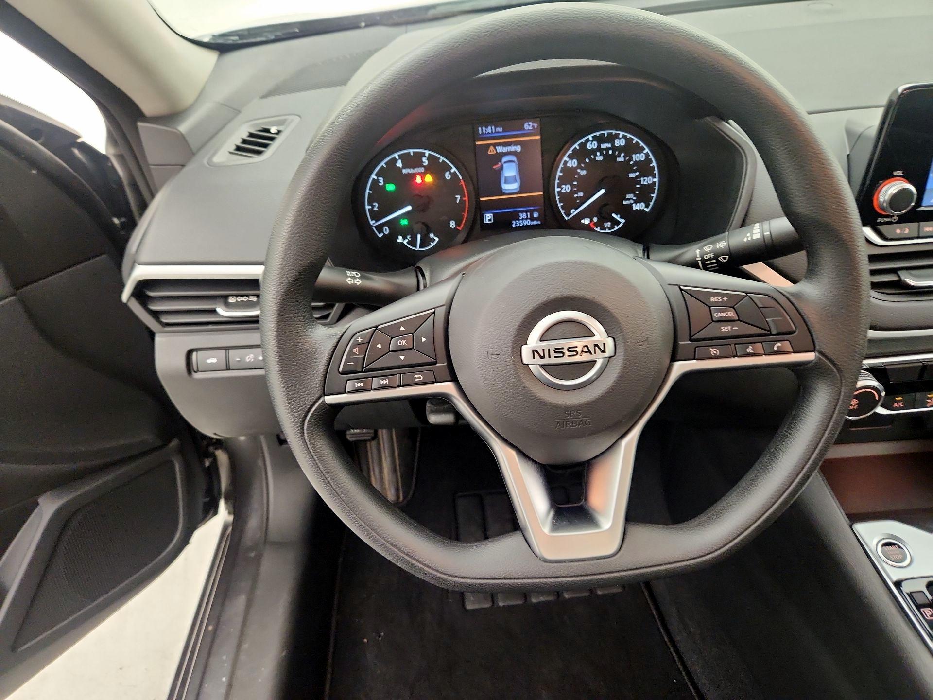 Thumbnail: 2022 Nissan Altima - 10