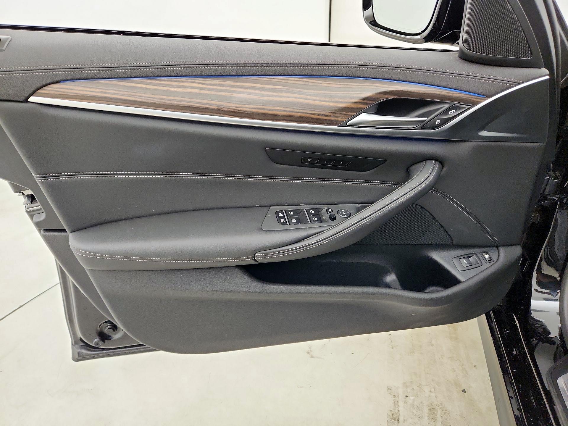 Thumbnail: 2023 BMW 5 Series - 12