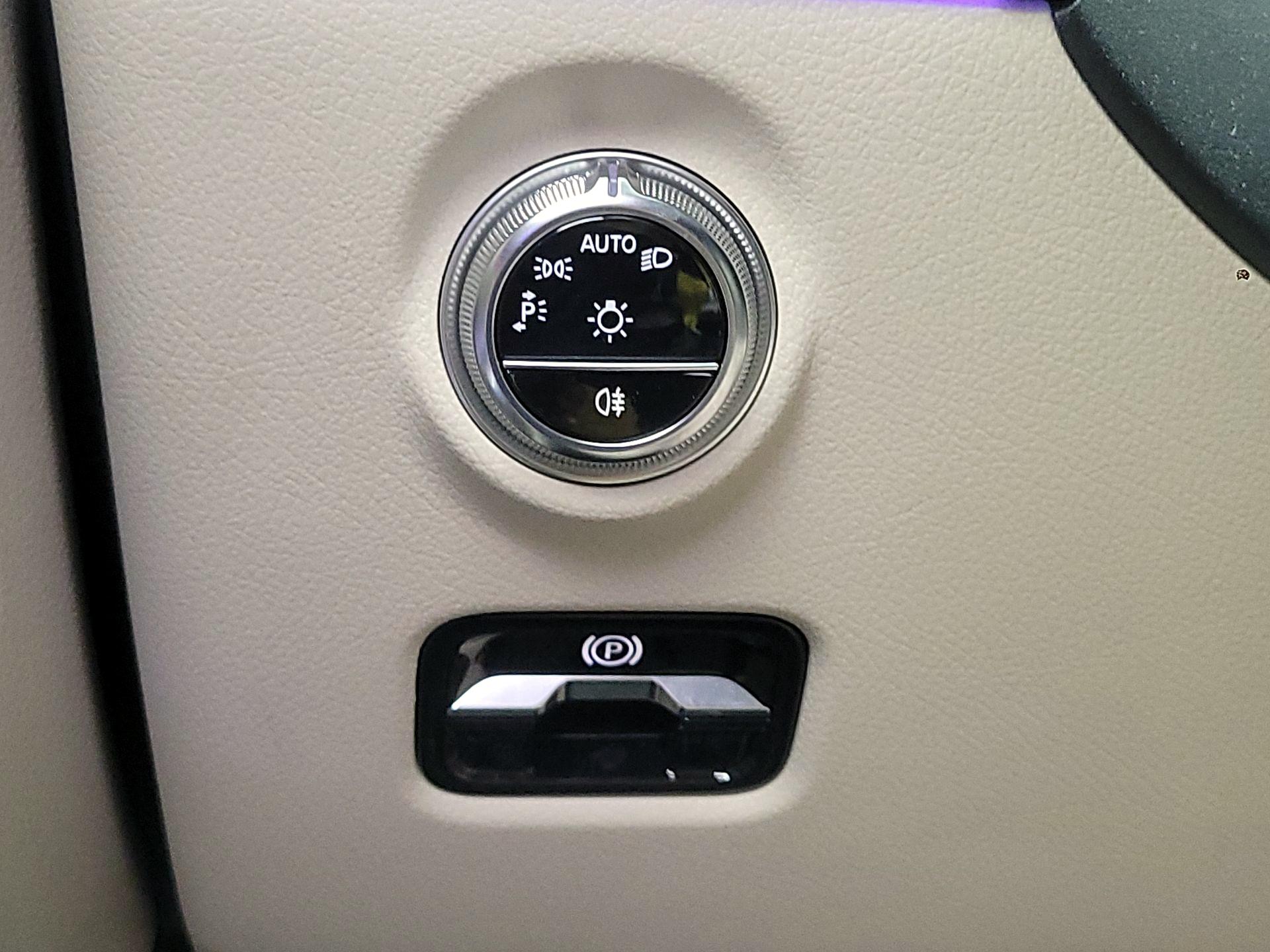 Thumbnail: 2023 Mercedes-Benz C-Class - 13