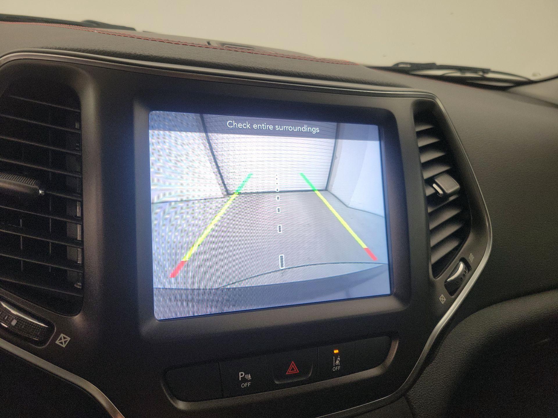 Thumbnail: 2021 Jeep Cherokee - 14