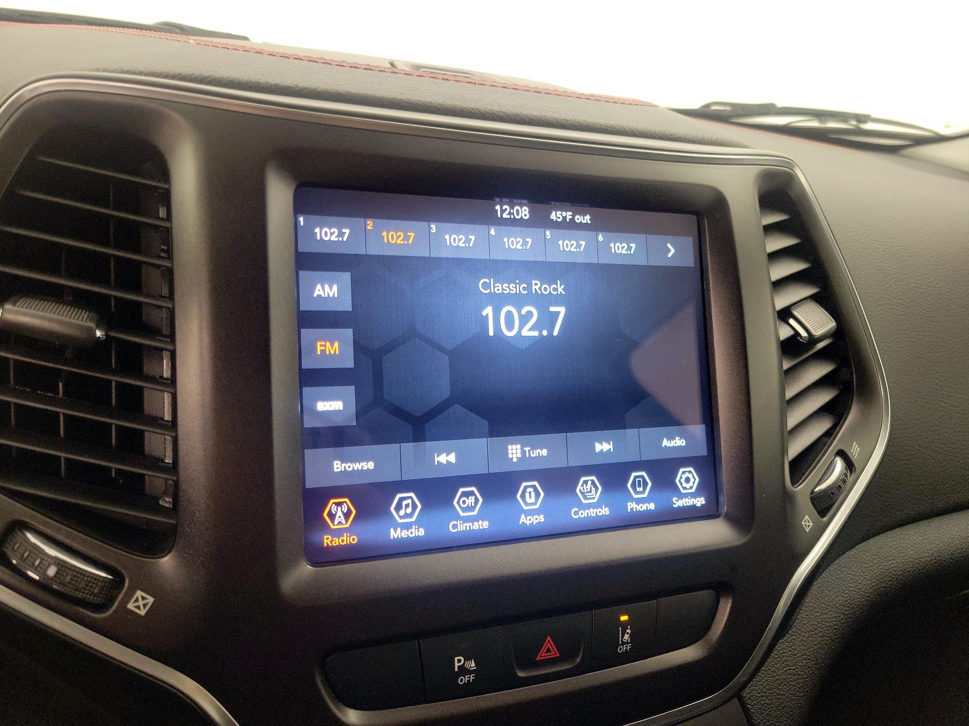 Thumbnail: 2021 Jeep Cherokee - 15