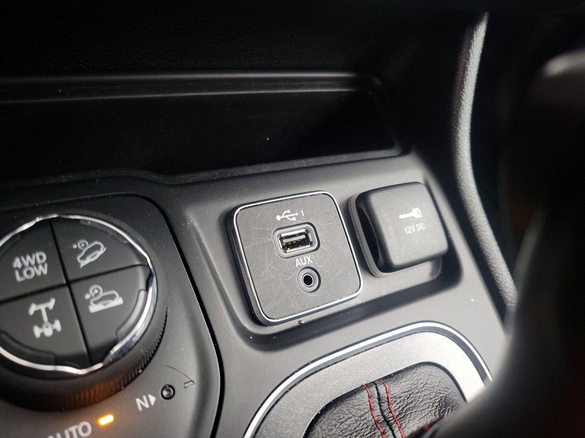 Thumbnail: 2021 Jeep Cherokee - 18