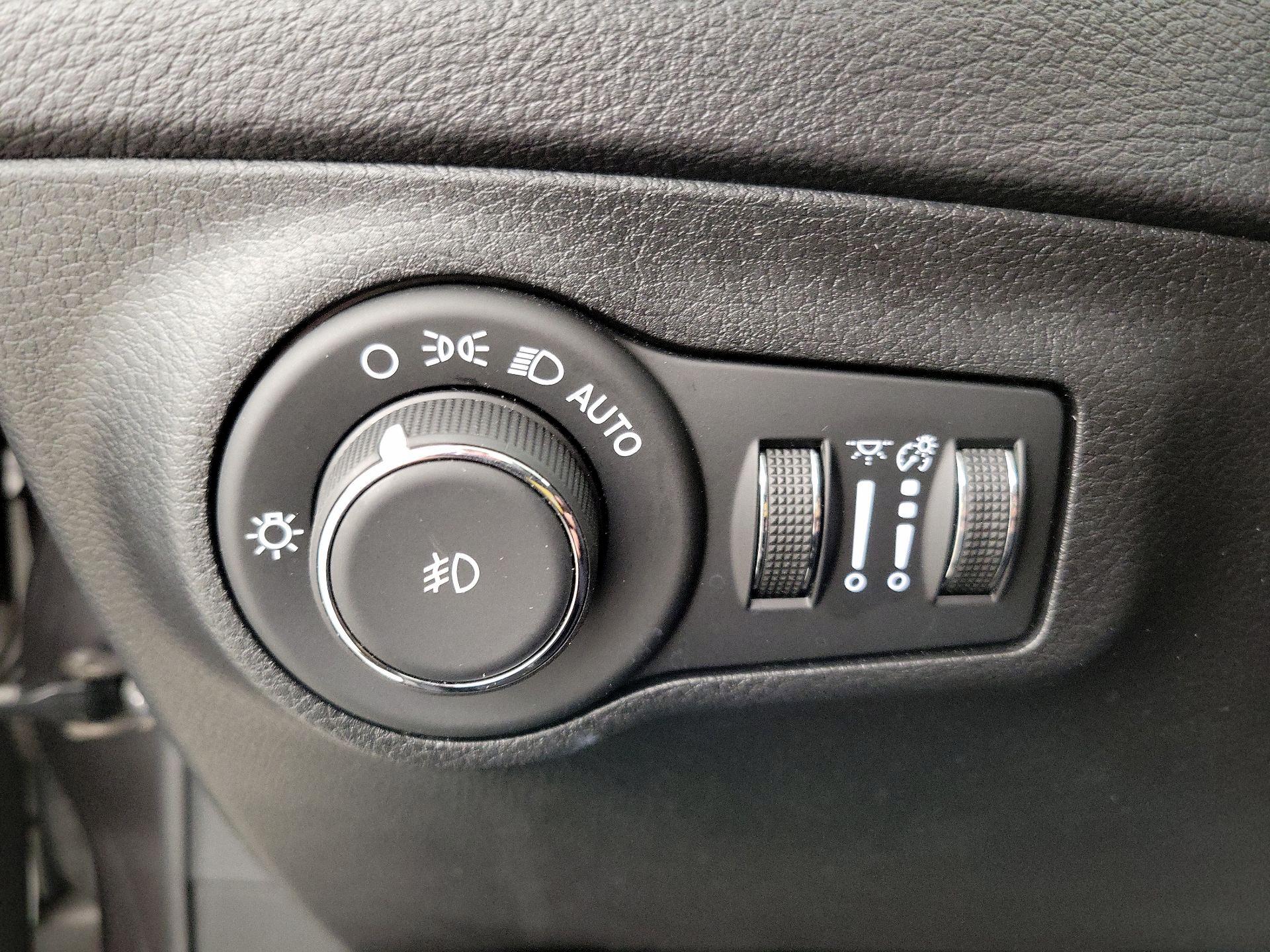 Thumbnail: 2020 Jeep Compass - 13