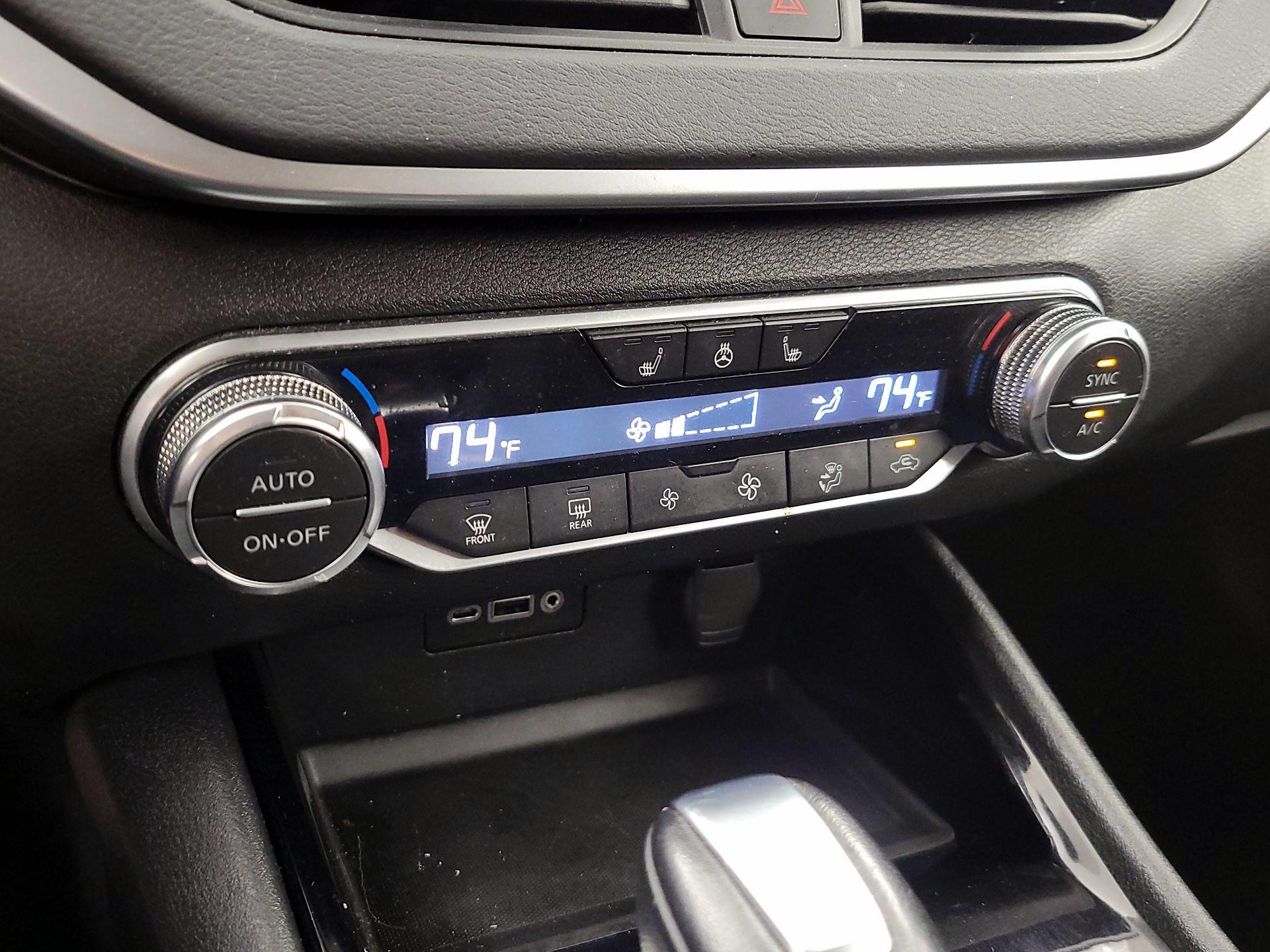 Thumbnail: 2020 Nissan Altima - 16