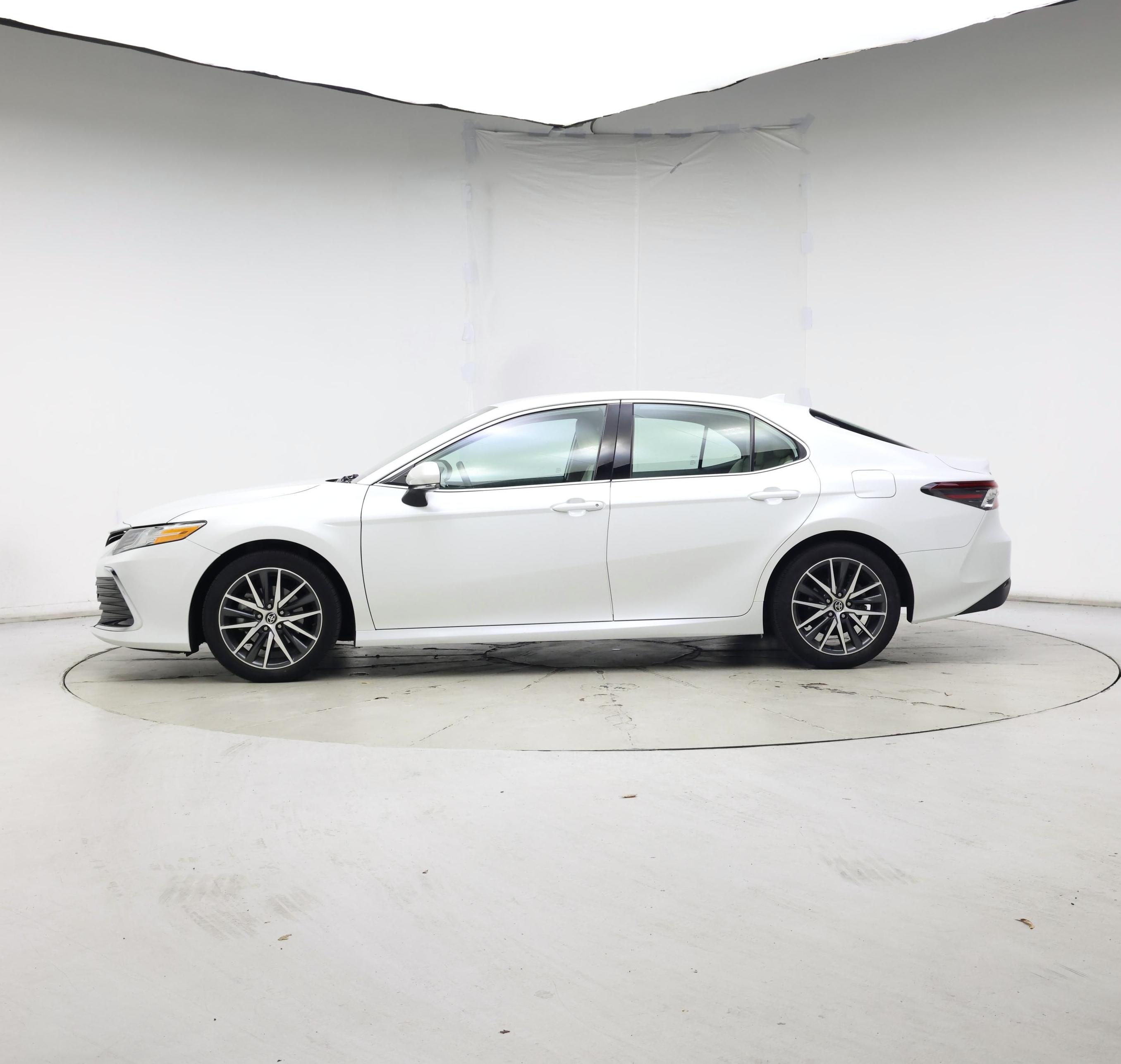 Thumbnail: 2022 Toyota Camry - 3