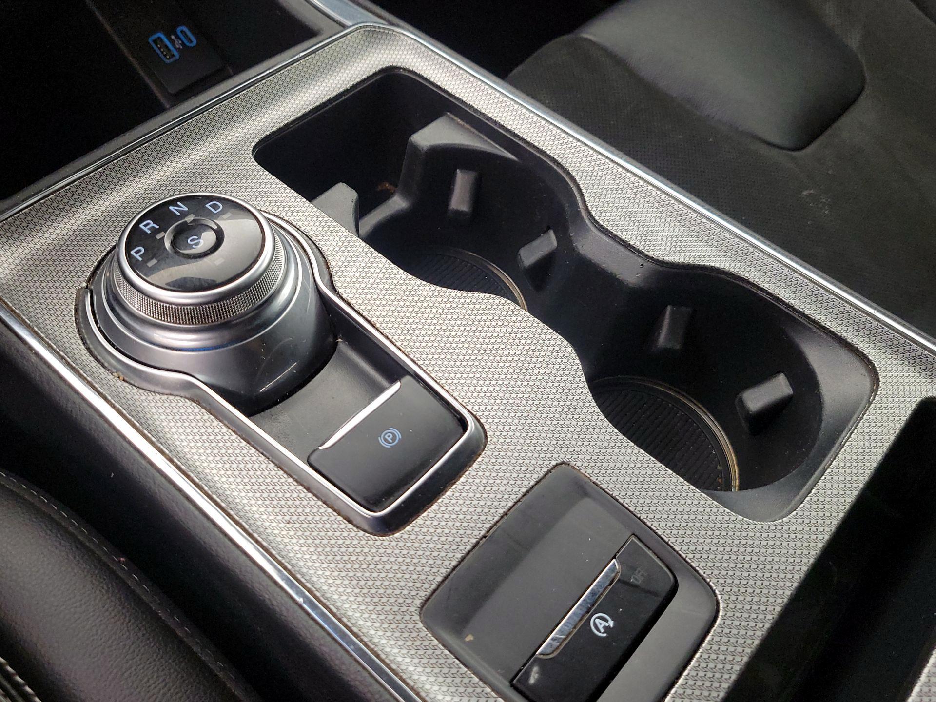 Thumbnail: 2021 Ford Edge - 17