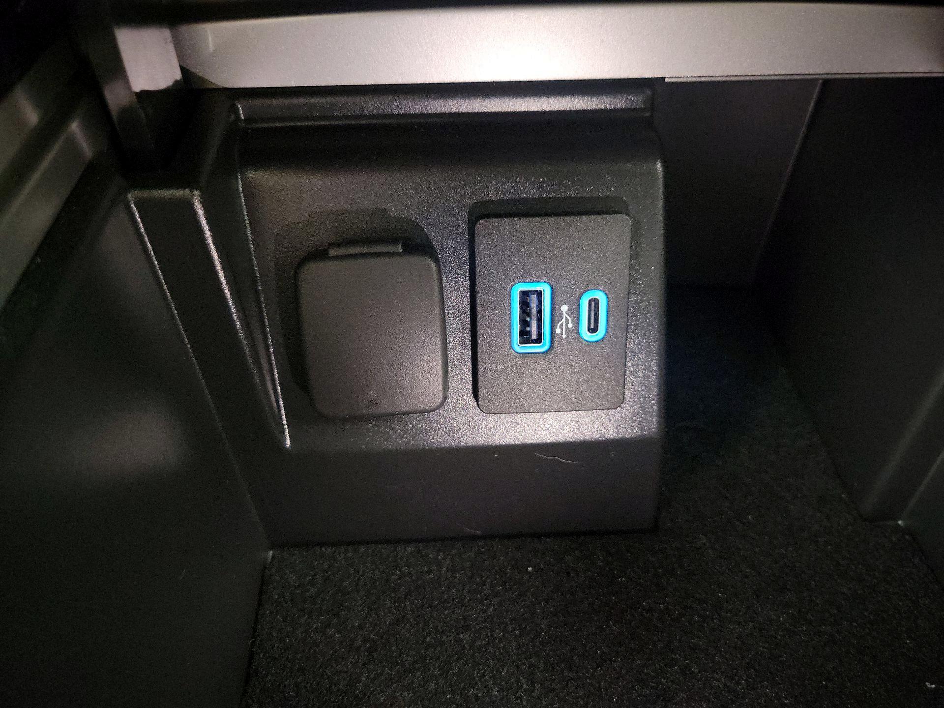 Thumbnail: 2022 Ford Explorer - 19