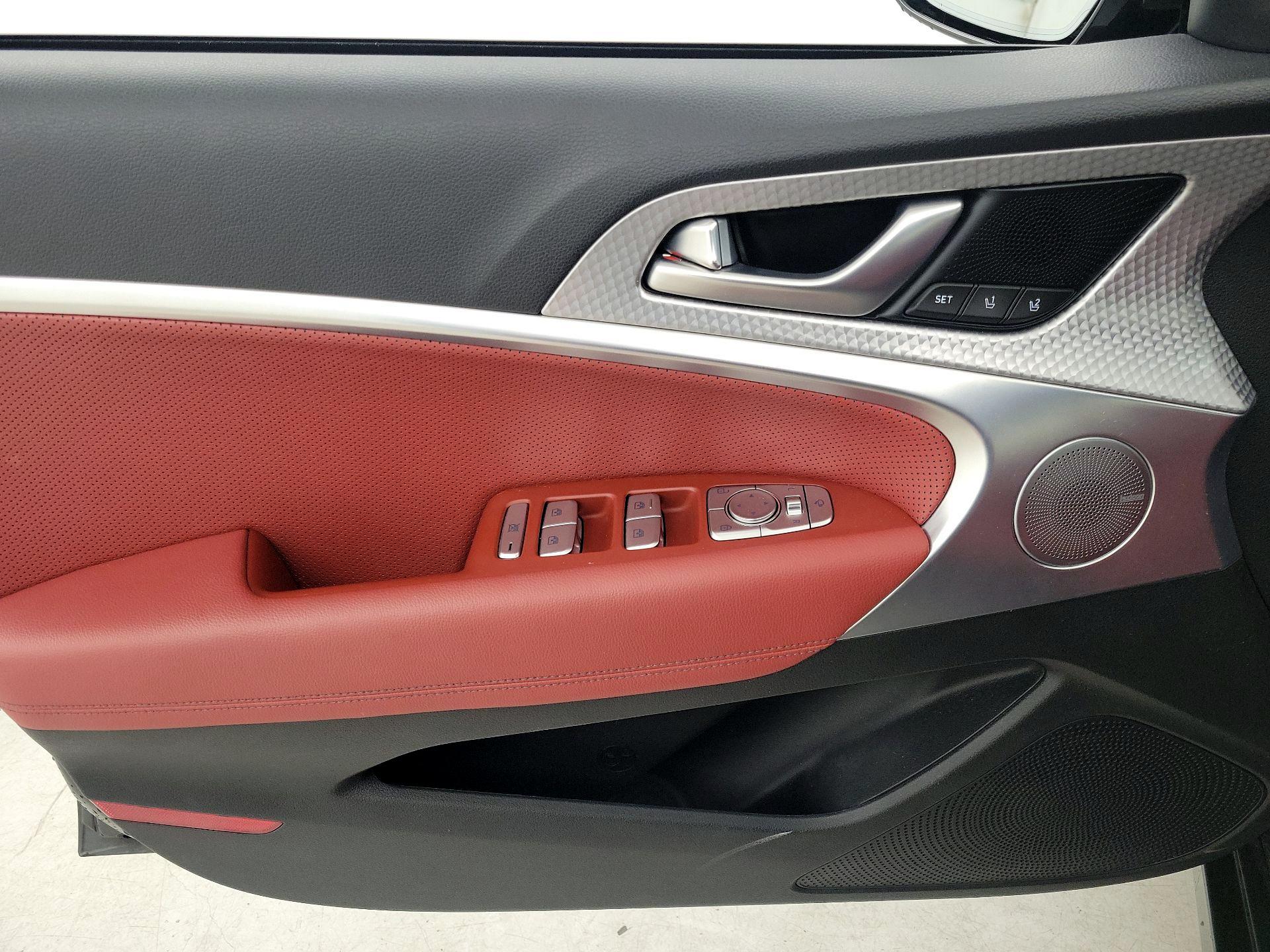 Thumbnail: 2023 Genesis G70 - 12