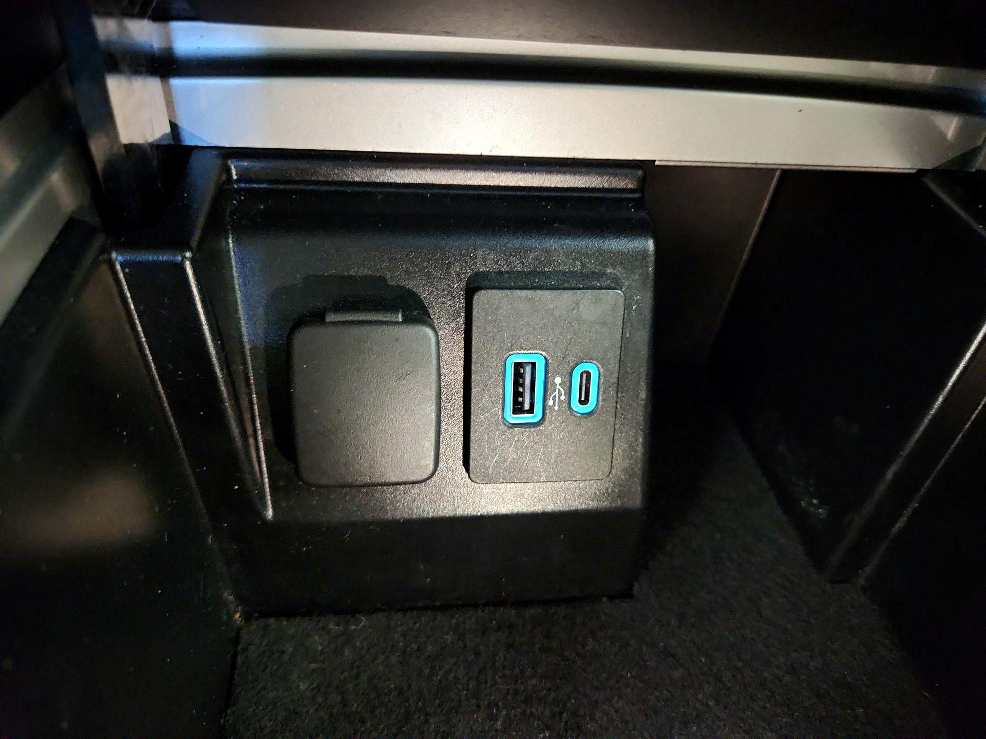 Thumbnail: 2022 Ford Explorer - 18