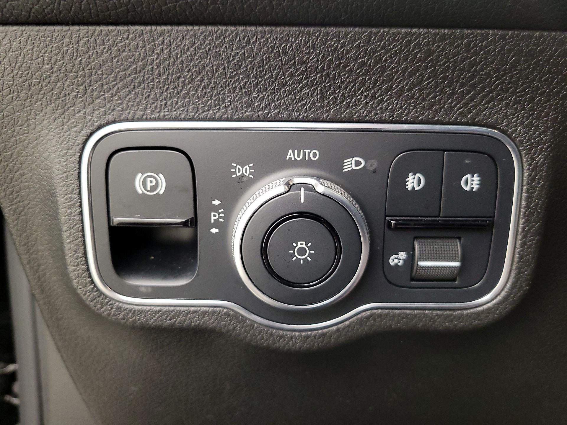 Thumbnail: 2021 Mercedes-Benz GLB - 13