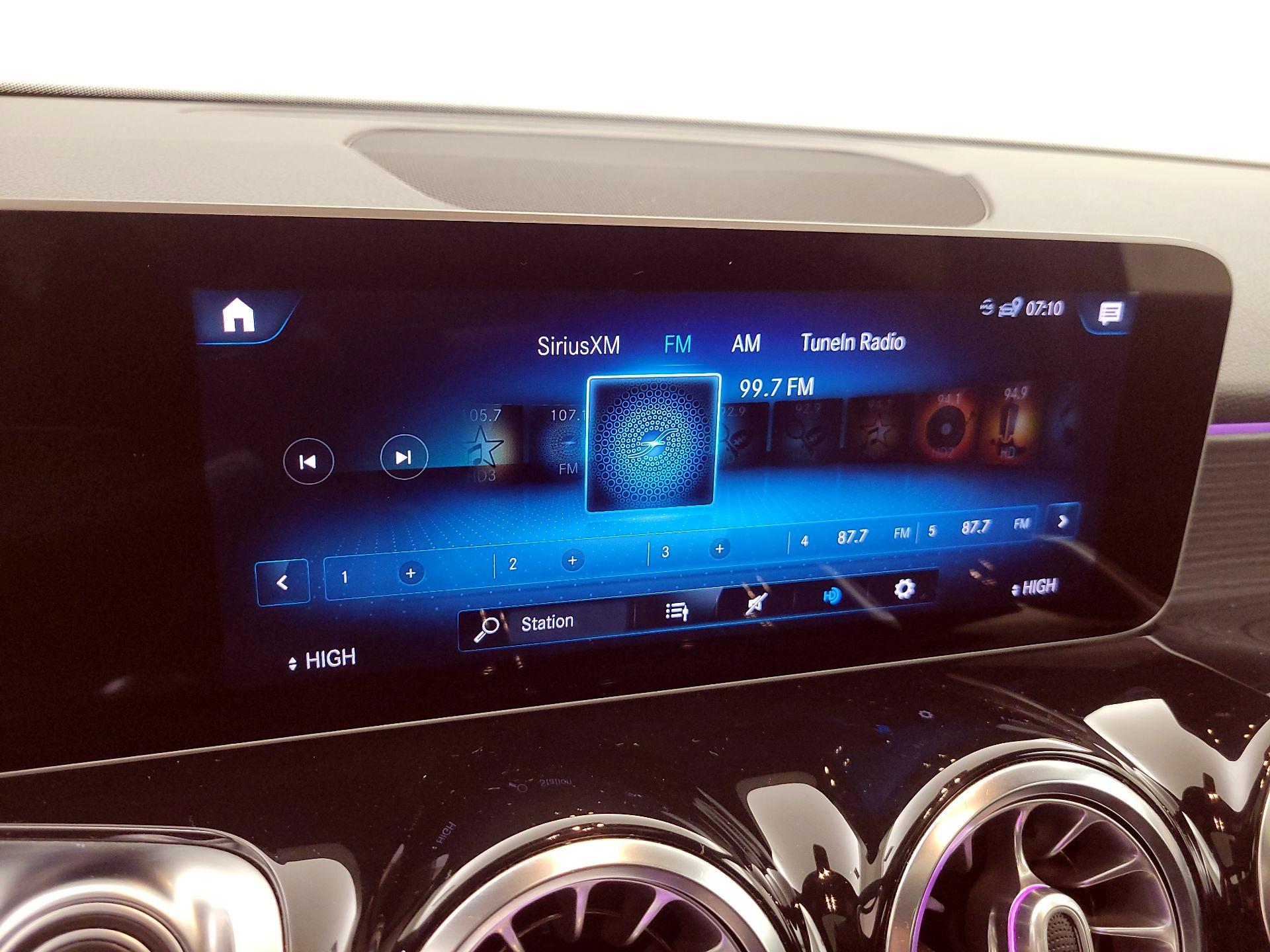 Thumbnail: 2021 Mercedes-Benz GLB - 15