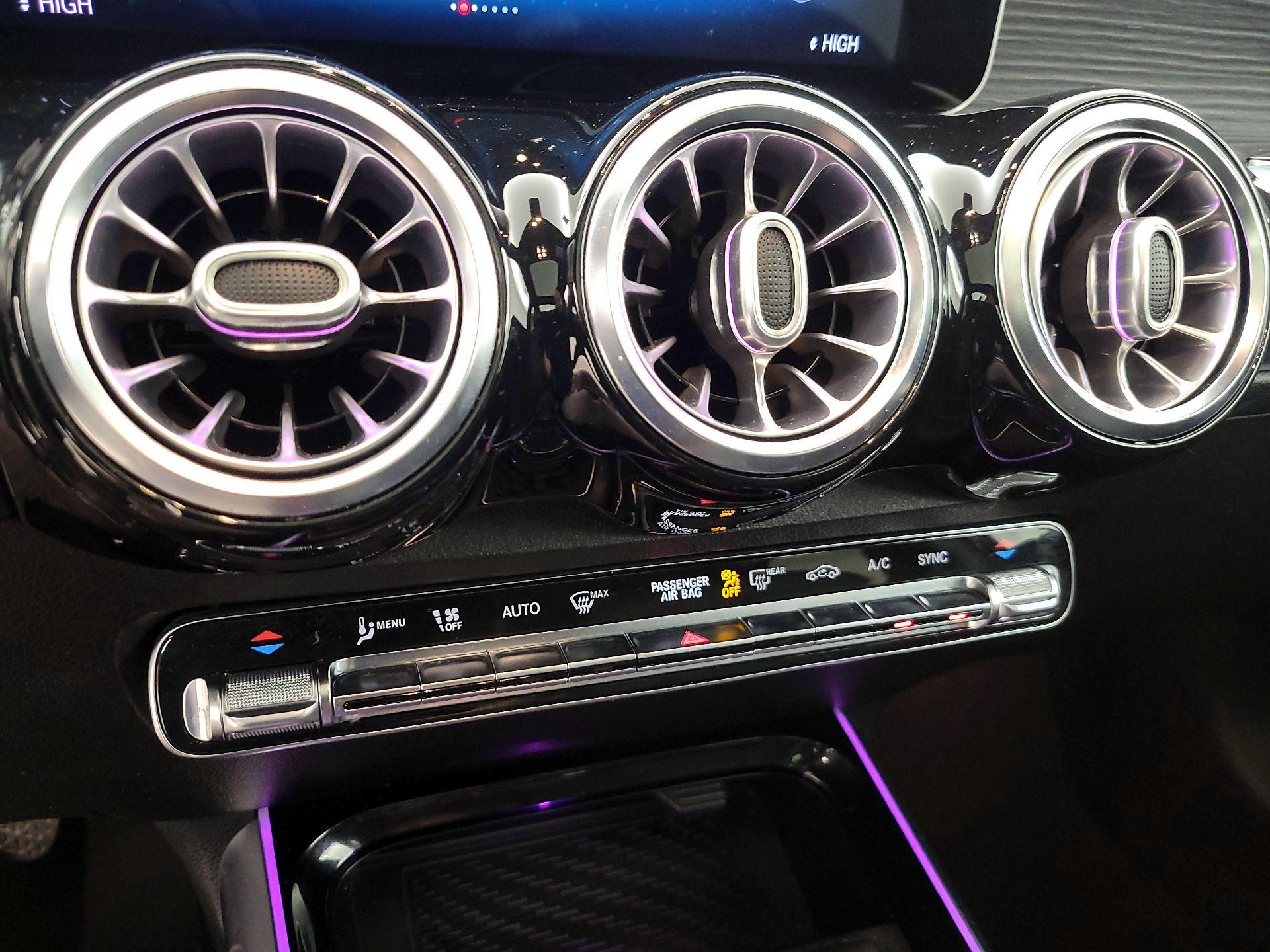 Thumbnail: 2021 Mercedes-Benz GLB - 16