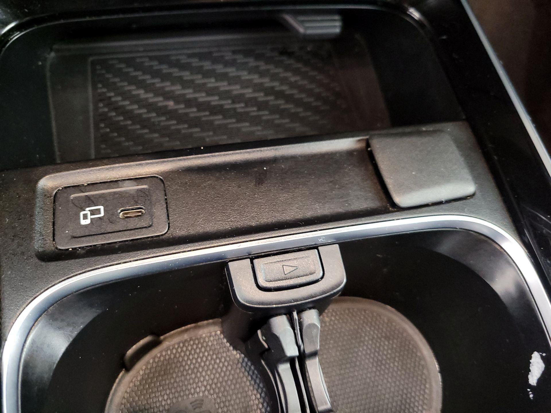 Thumbnail: 2021 Mercedes-Benz GLB - 18