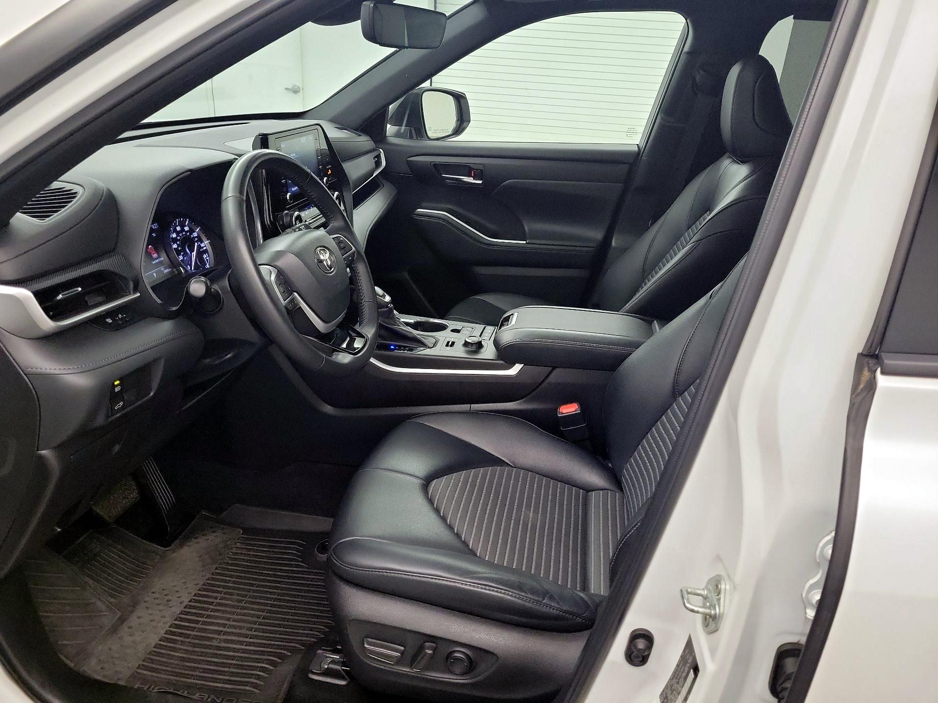 Thumbnail: 2022 Toyota Highlander - 11