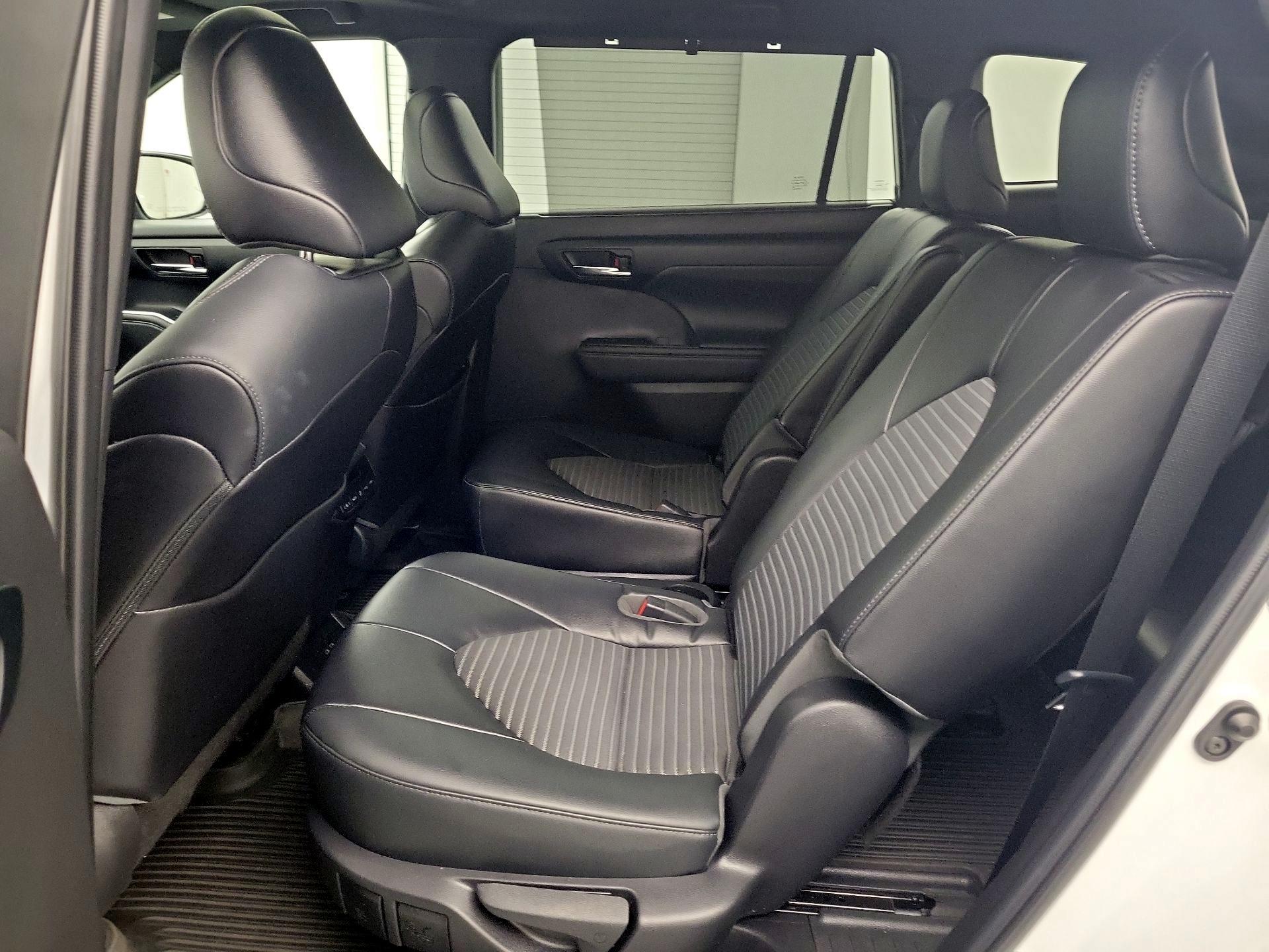 Thumbnail: 2022 Toyota Highlander - 19