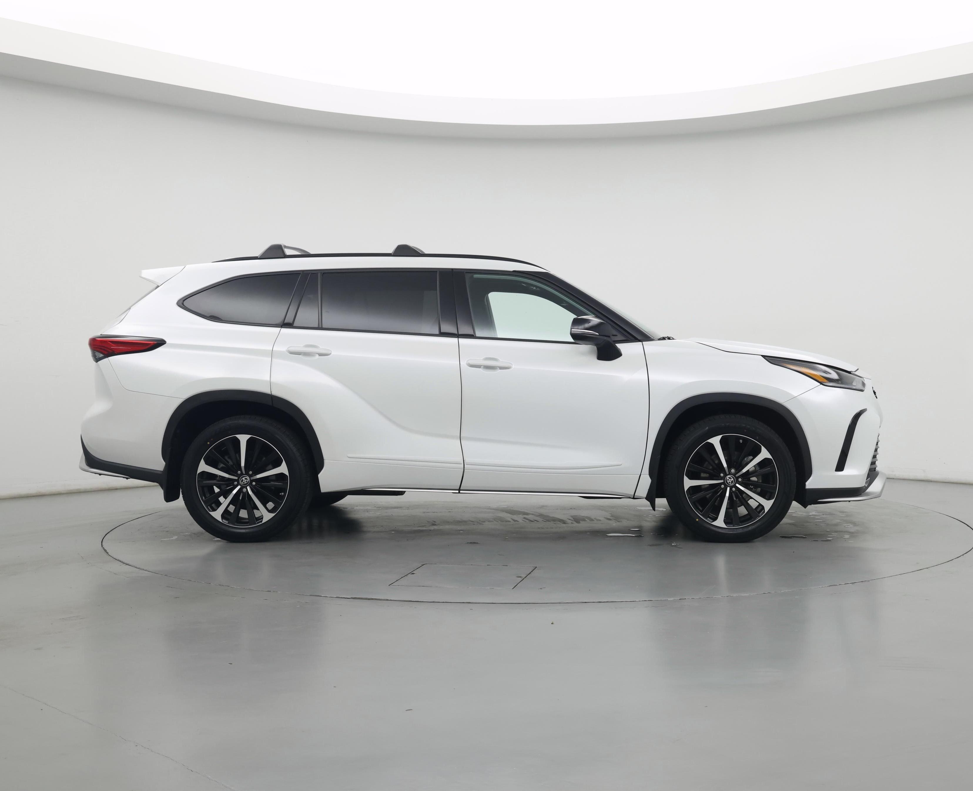Thumbnail: 2022 Toyota Highlander - 7