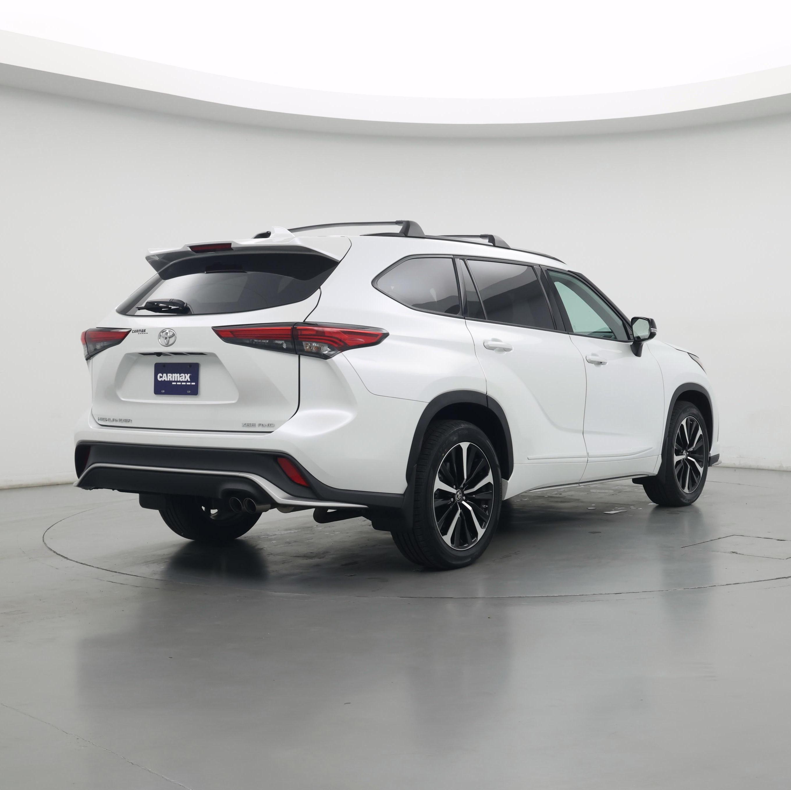 Thumbnail: 2022 Toyota Highlander - 8