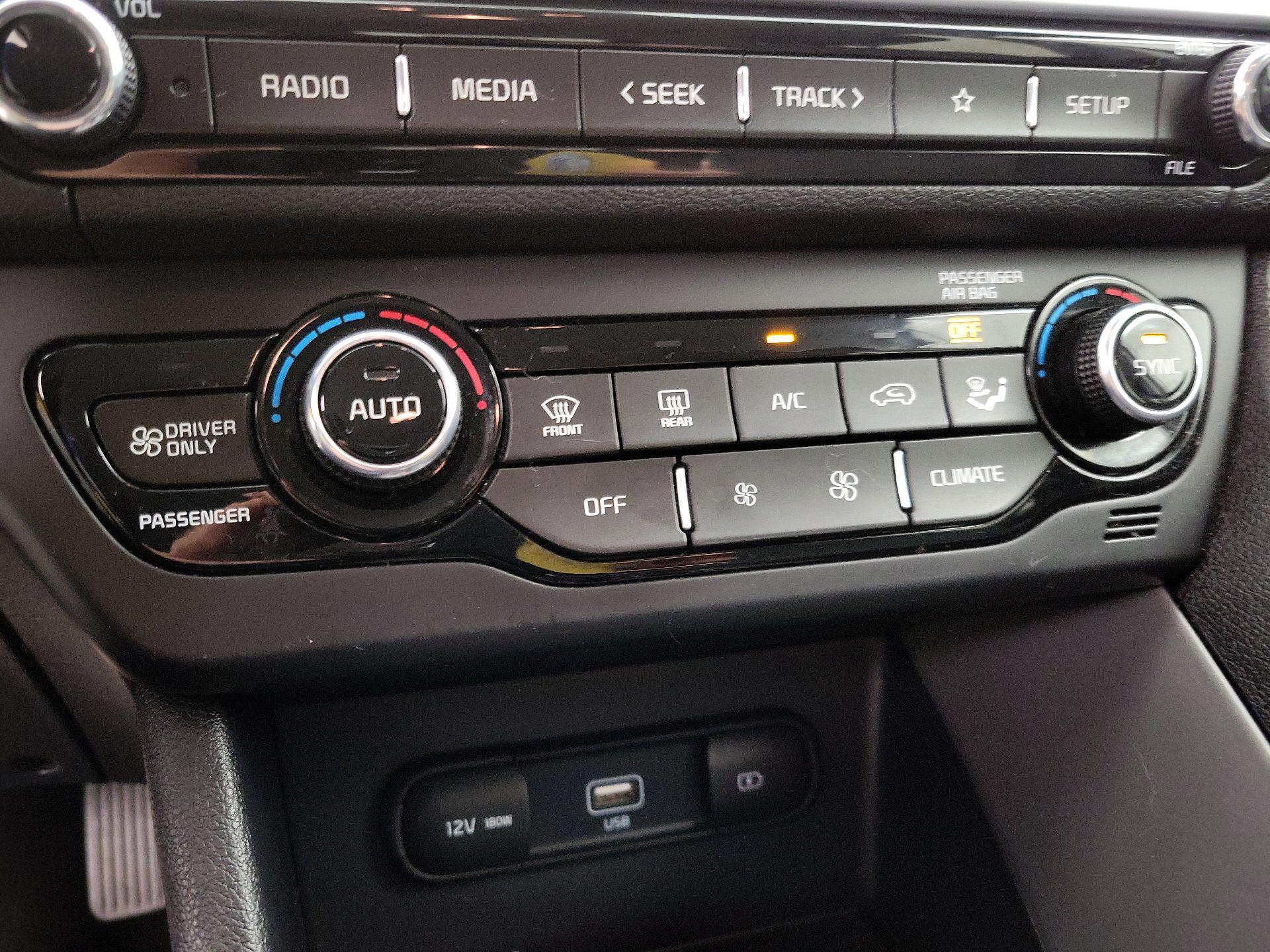 Thumbnail: 2020 Kia Niro - 16